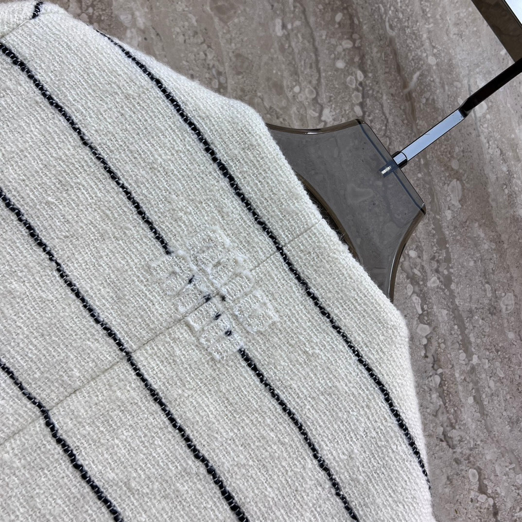 Miu Miu - 2404 - Комплект из полосатой куртки с короткими рукавами и юбки