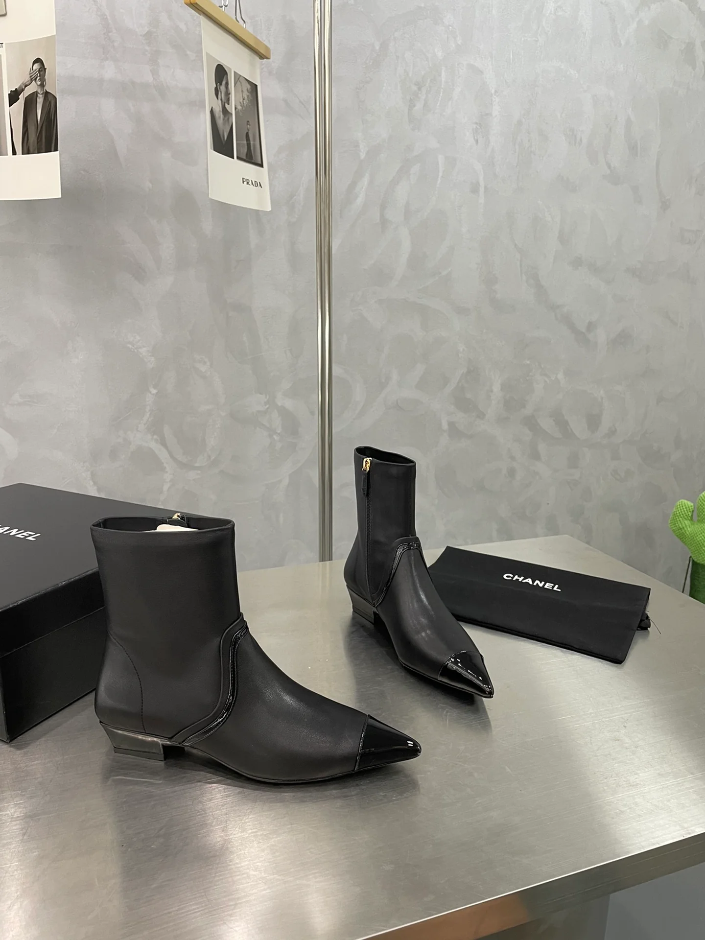 Chanel - Сапоги через плечо