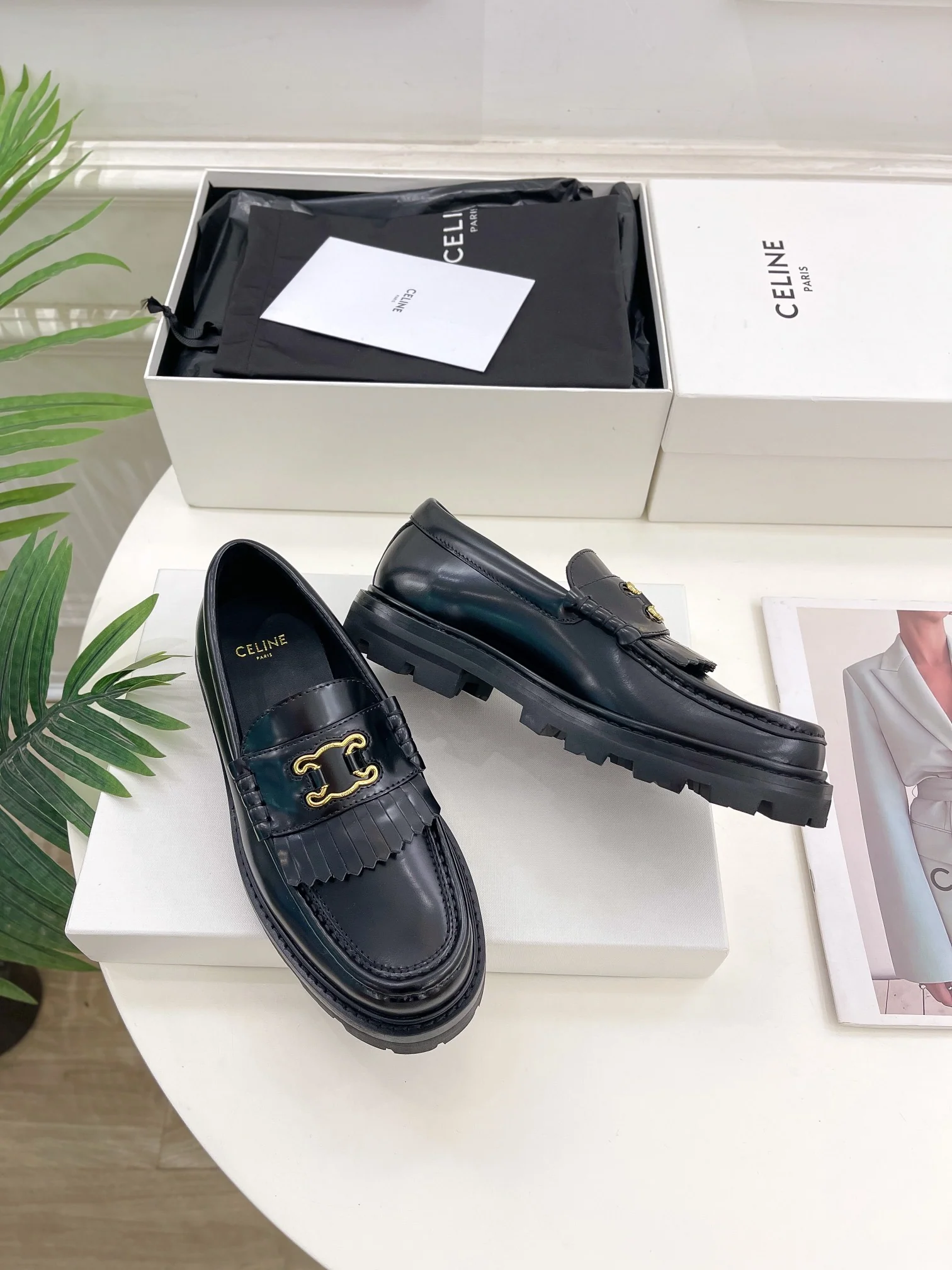 Новинка сезона весна/лето 2023 от Celine - Лоферы Arc de Triomphe - Черные - 1