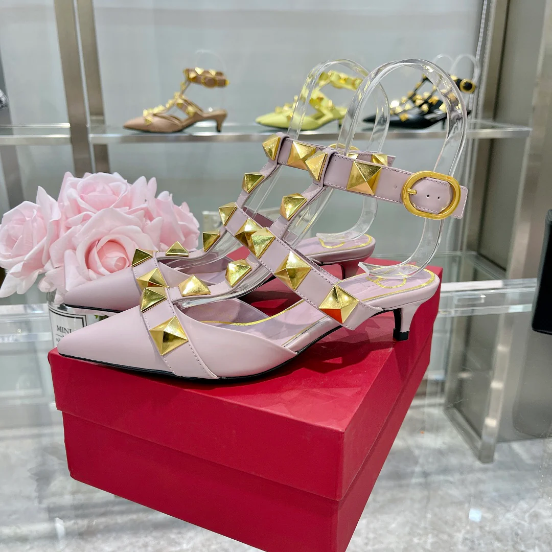 Босоножки Valentino с острым носком на низком каблуке