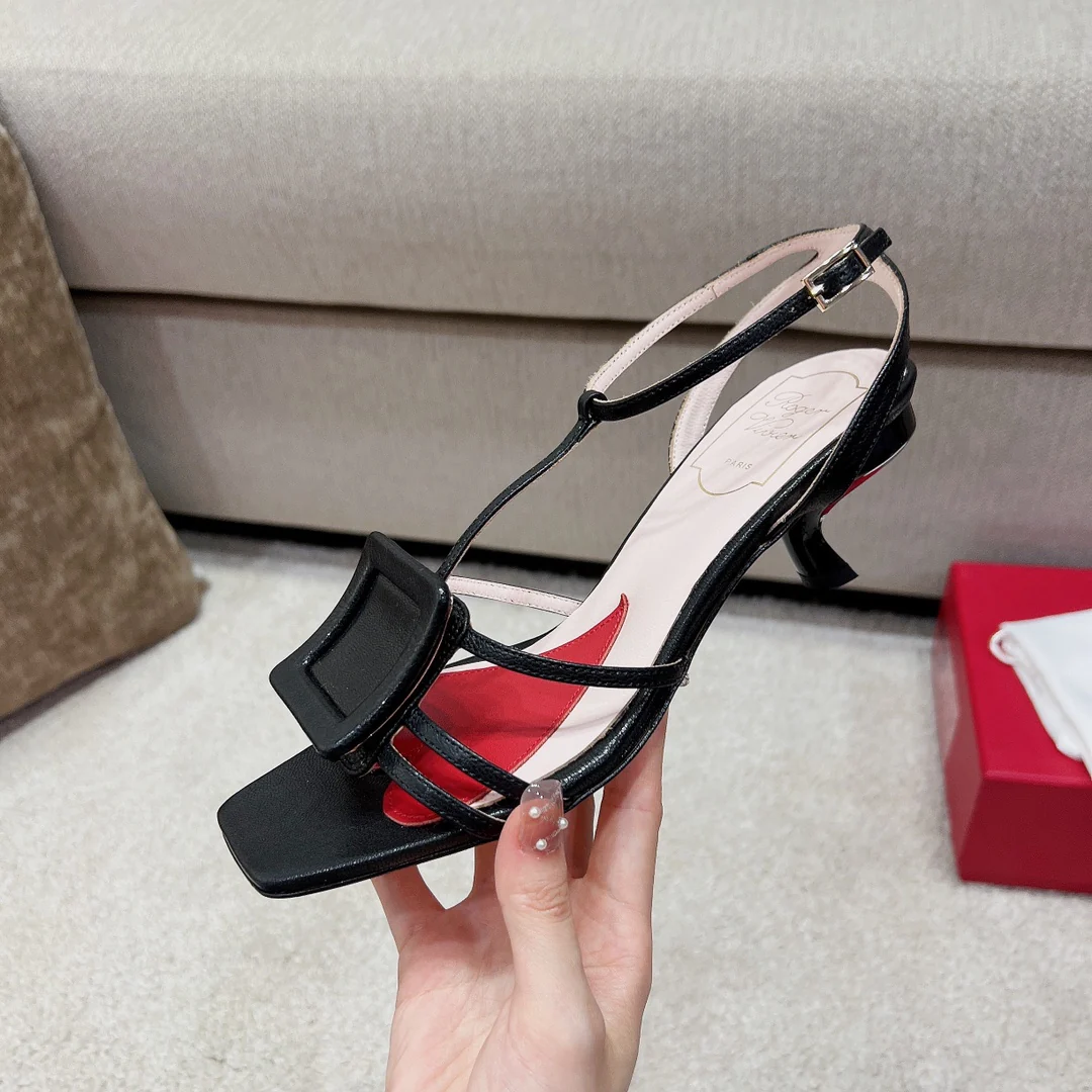 Сандалии RV Shoes на низком каблуке с квадратной пряжкой и ремешками - черные