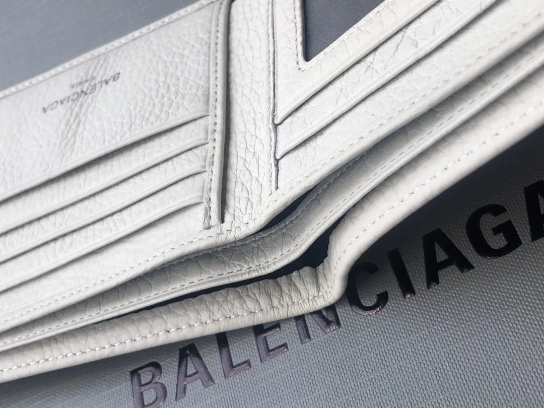Balenciaga-牛皮两折短夹-可放照片