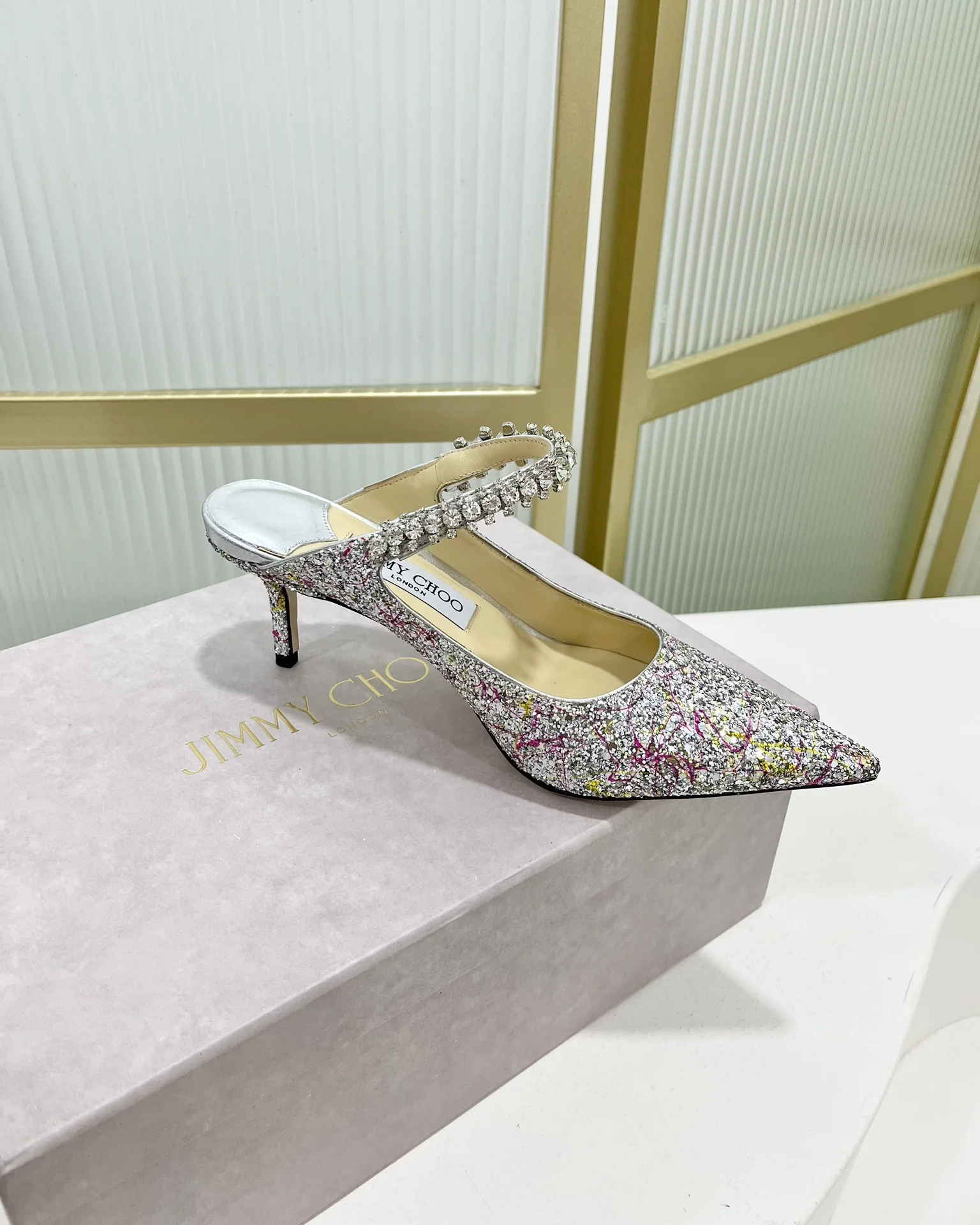 Jimmy - Новинка 2023 года - Туфли на низком каблуке Greta с острым носком