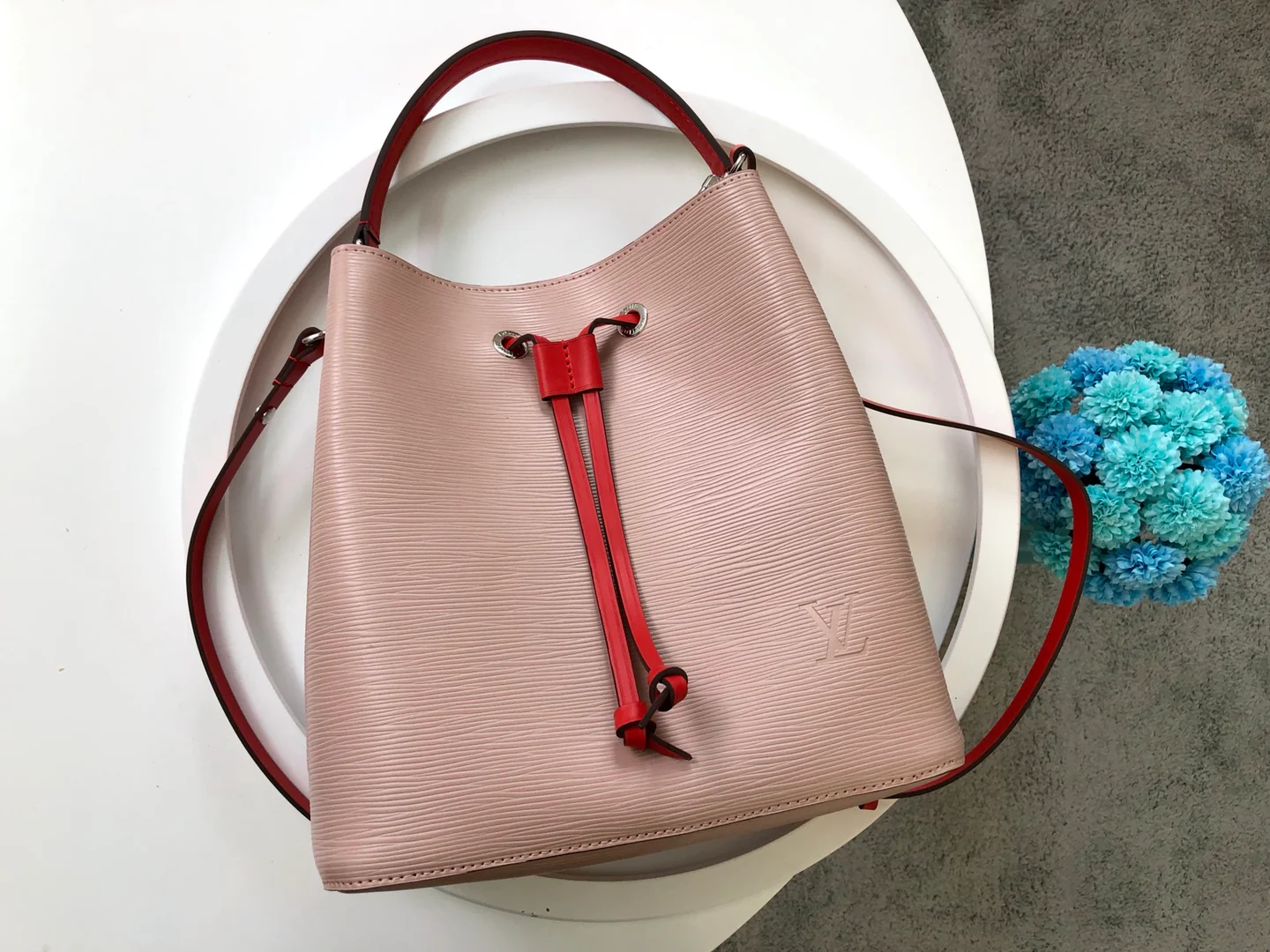 m54366-LV-lockme-bucket-water ripple series bucket bag-pink