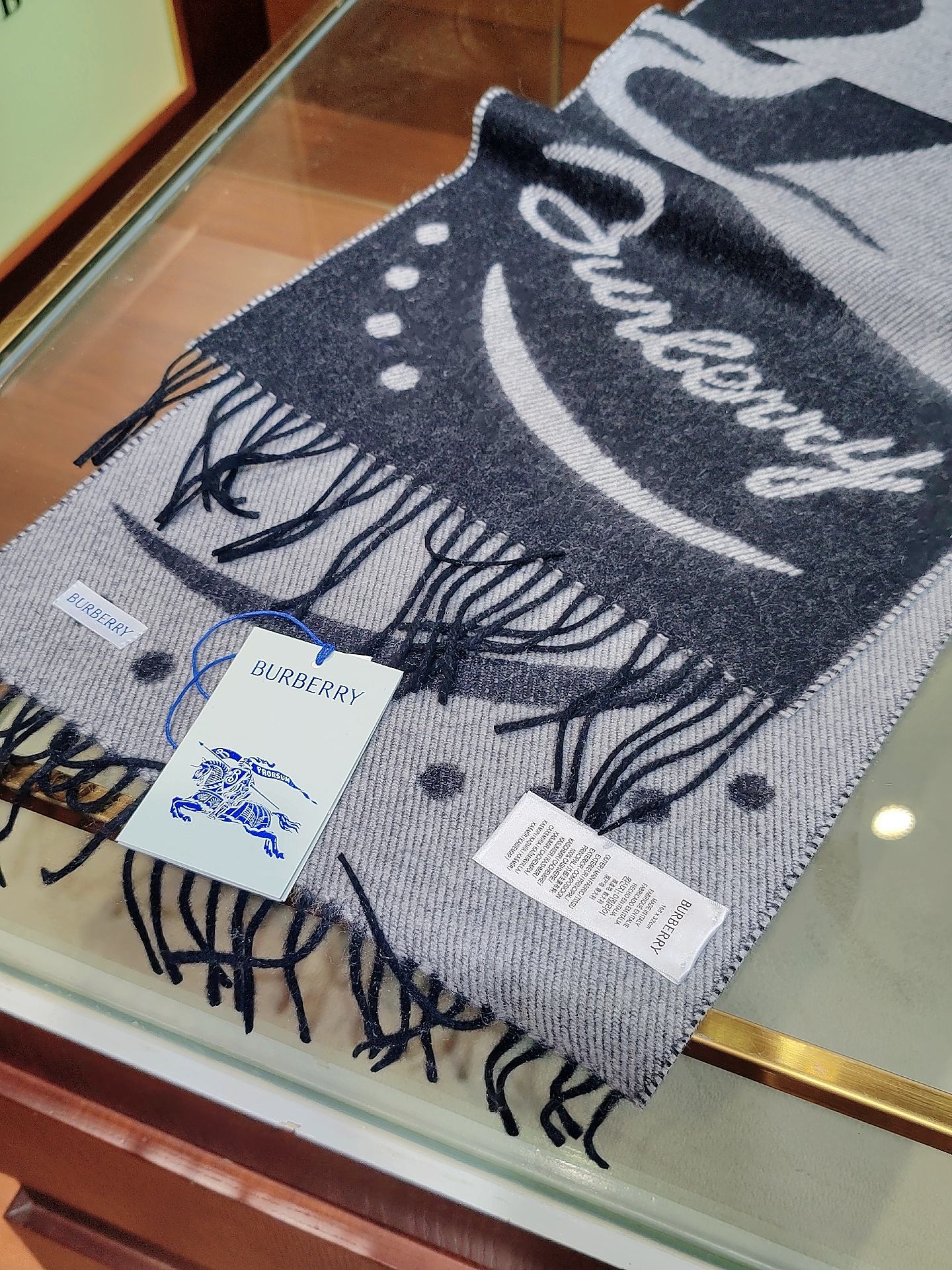 Кашемировый шарф Burberry 2024 года - 168 см - 32 кг