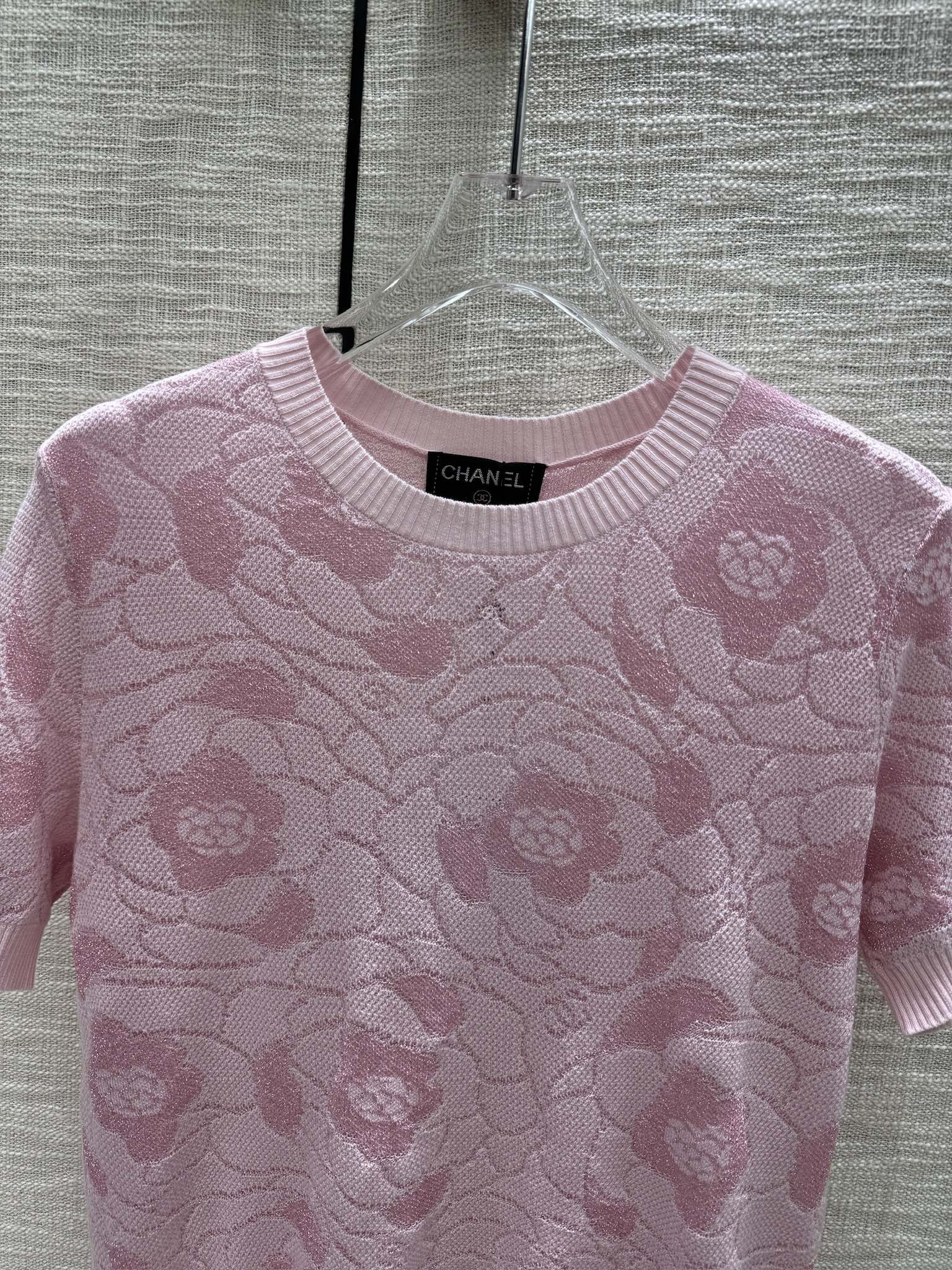 Платье Chanel 2403 Camellia Knit с коротким рукавом, розовое.