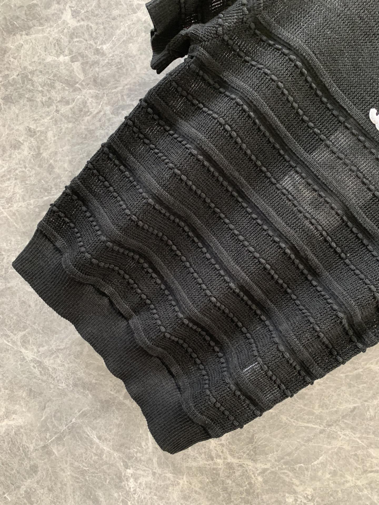 Черный вязаный топ Chanel 2404 для богатой и красивой женщины