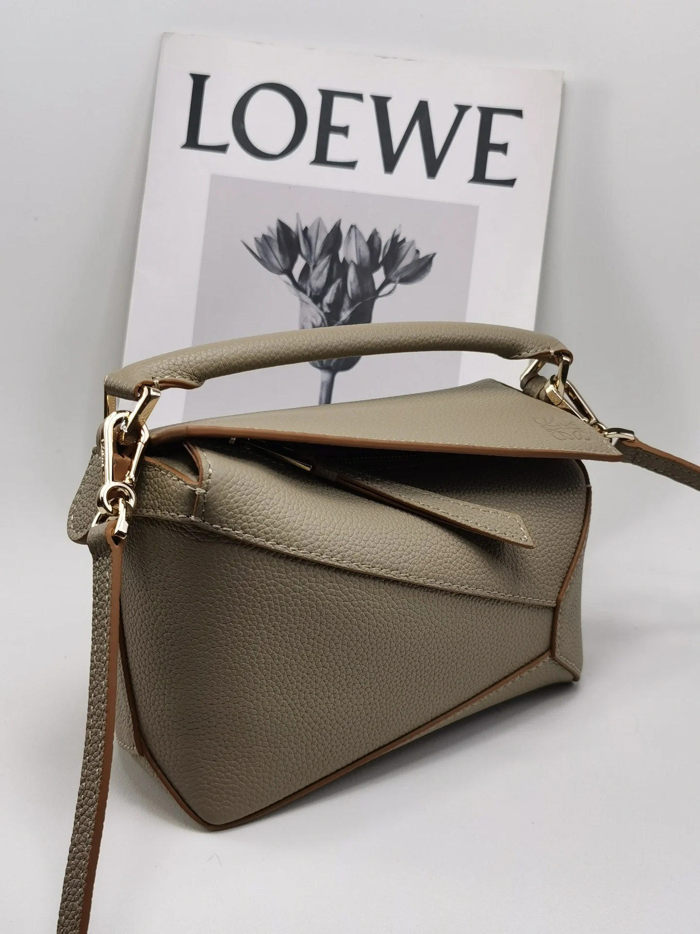 Loewe Puzzle, мини-версия из телячьей кожи, 1 шт.