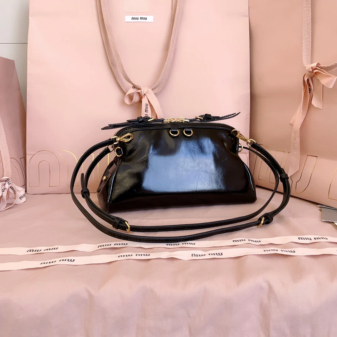 Рюкзак Miu Miu 5bf131 Shell Backpack - черный