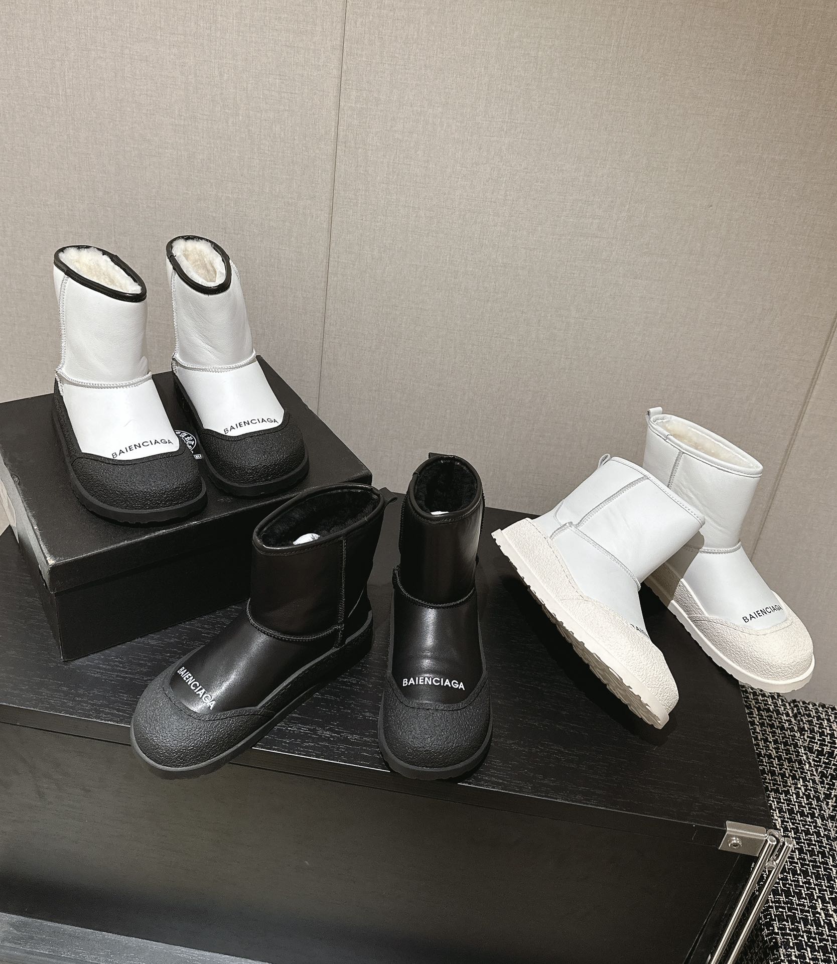 Шерстяные зимние сапоги Balenciaga 2024 — изображение из коллекции