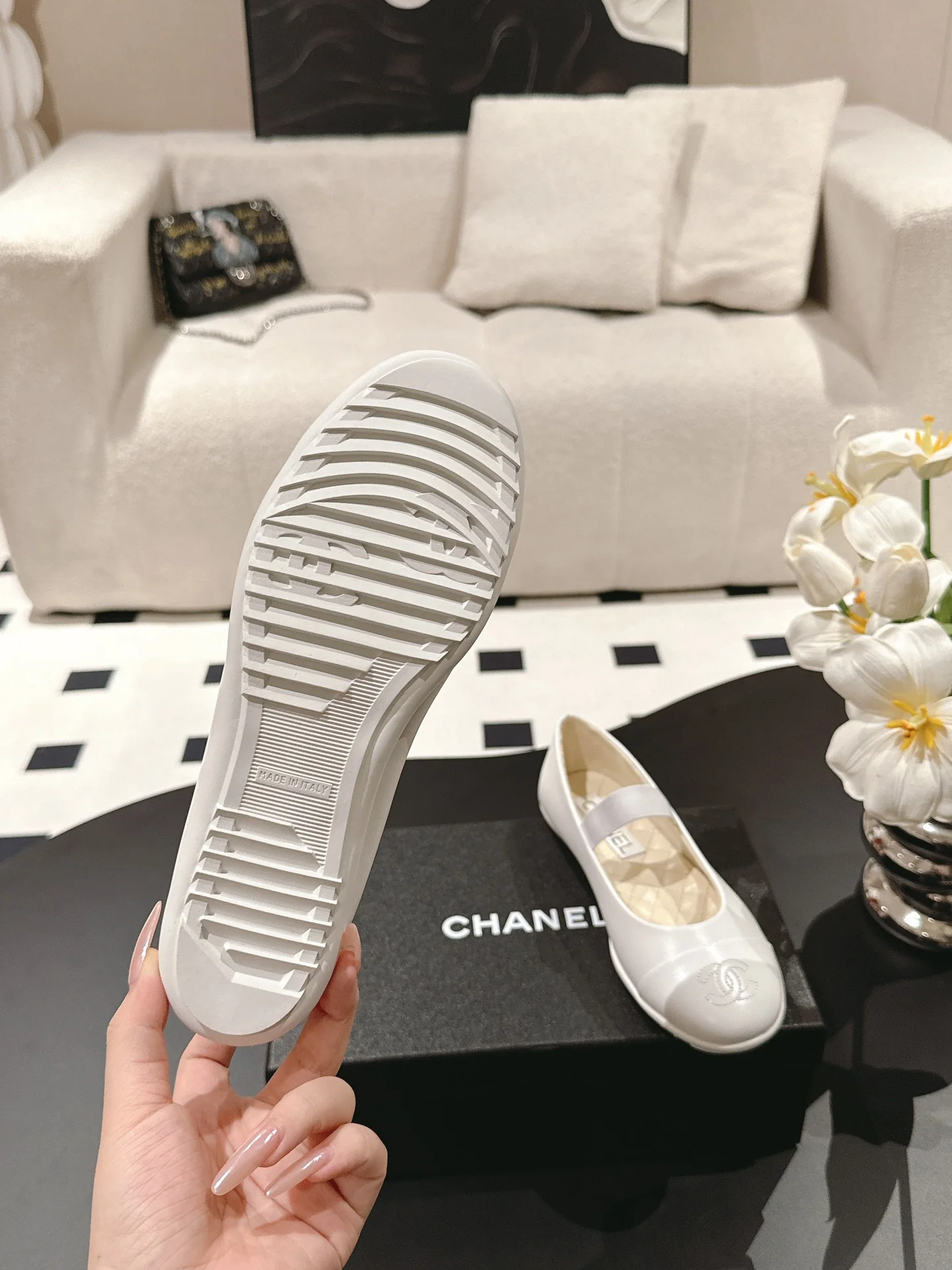 Туфли Мэри Джейн Chanel 2025 — белые