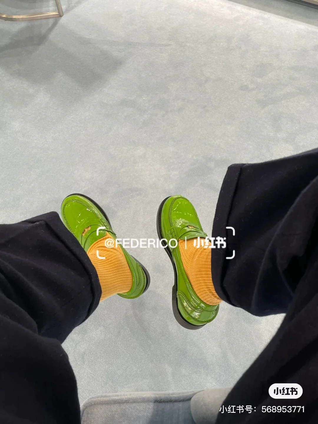 Лоферы Miu Miu Coin — фото в них.