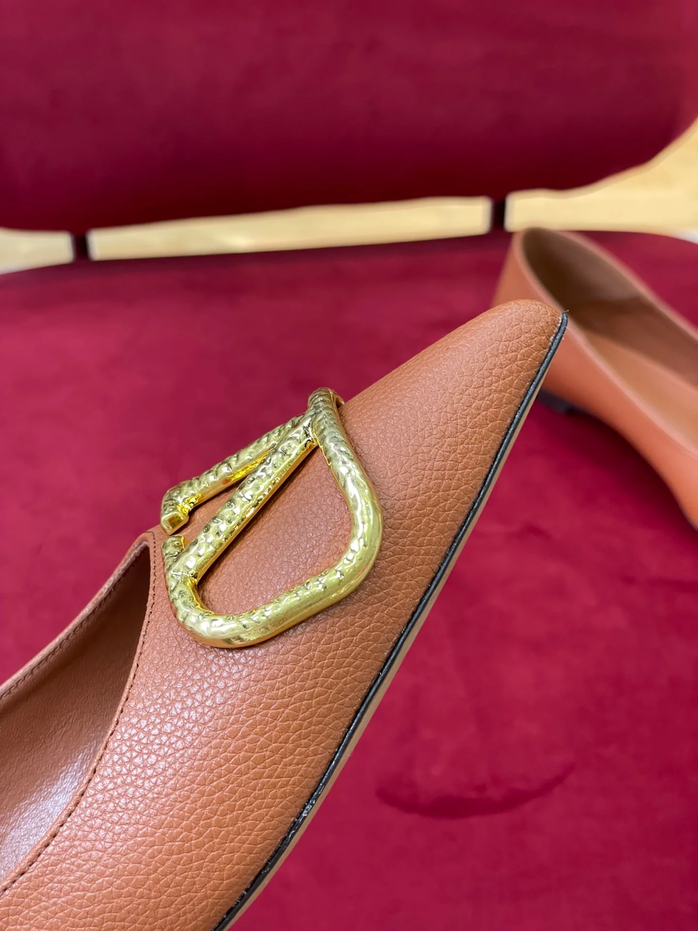 Новинка сезона осень/зима 2022 от Valentino - балетки без шнурков.