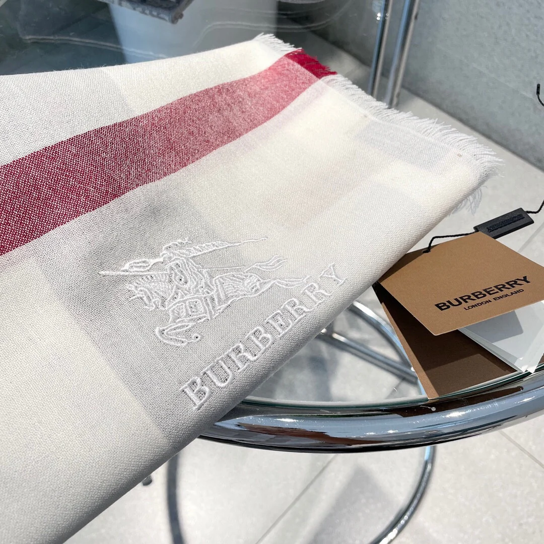 Ультратонкий кашемировый платок в клетку от Burberry