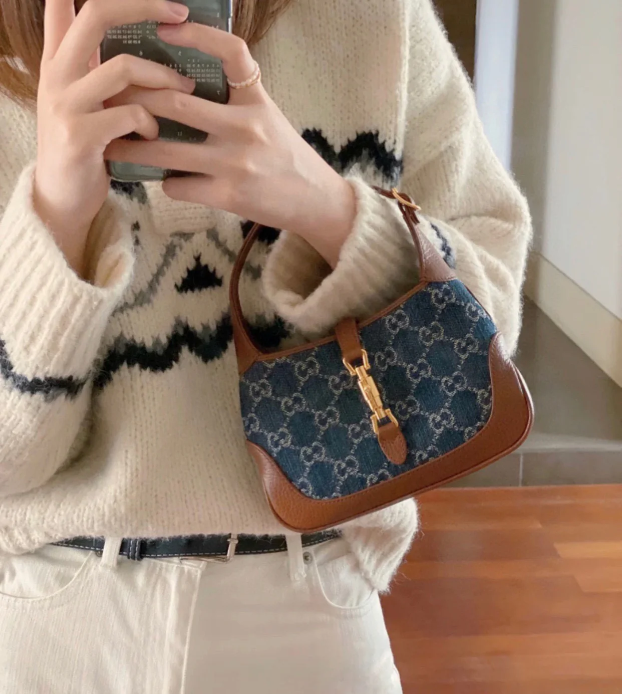 Gucci-经典 mini Jackie 牛仔帆布手-腋下包-上身图分享