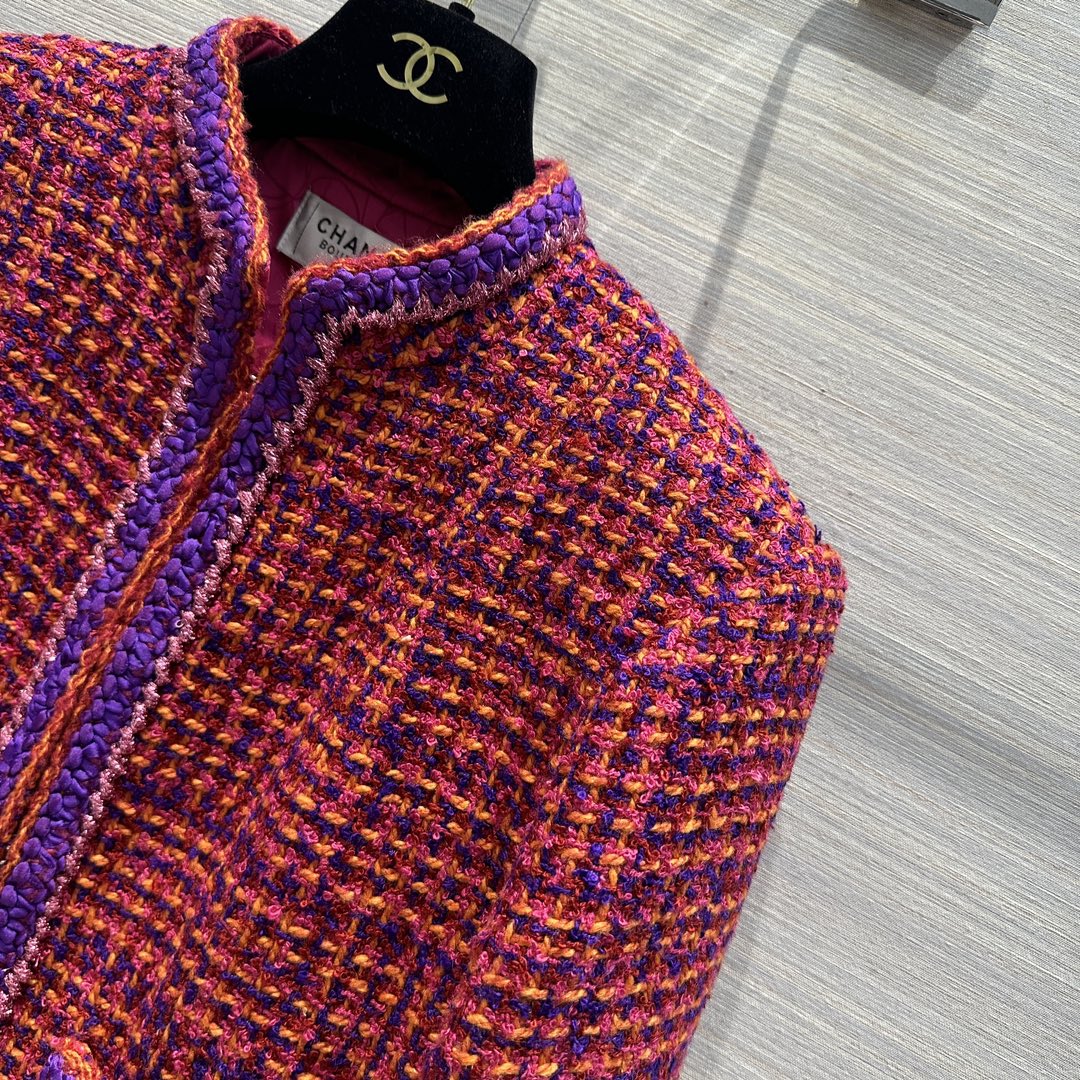 Chanel - 2403 - Новинка ранней весны: короткий жакет из красной и фиолетовой клетчатой ??марли.