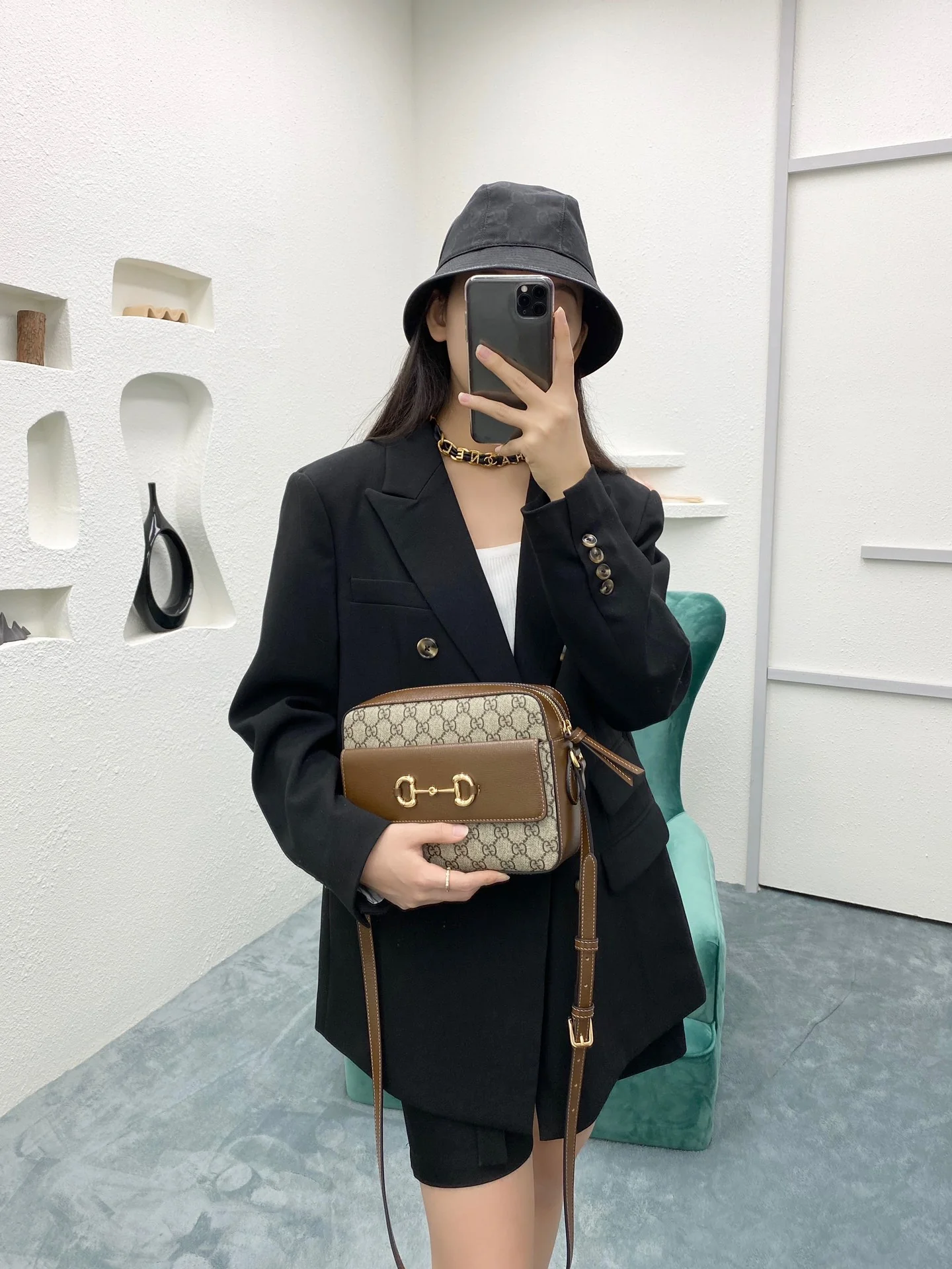 Сумка для фотоаппарата Gucci 1955 с пряжкой в ??виде подковы - 1 шт.