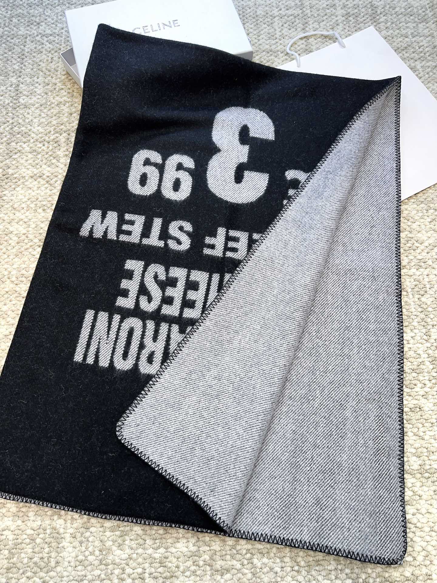 Плед-шаль Celine 2024 в форме текста