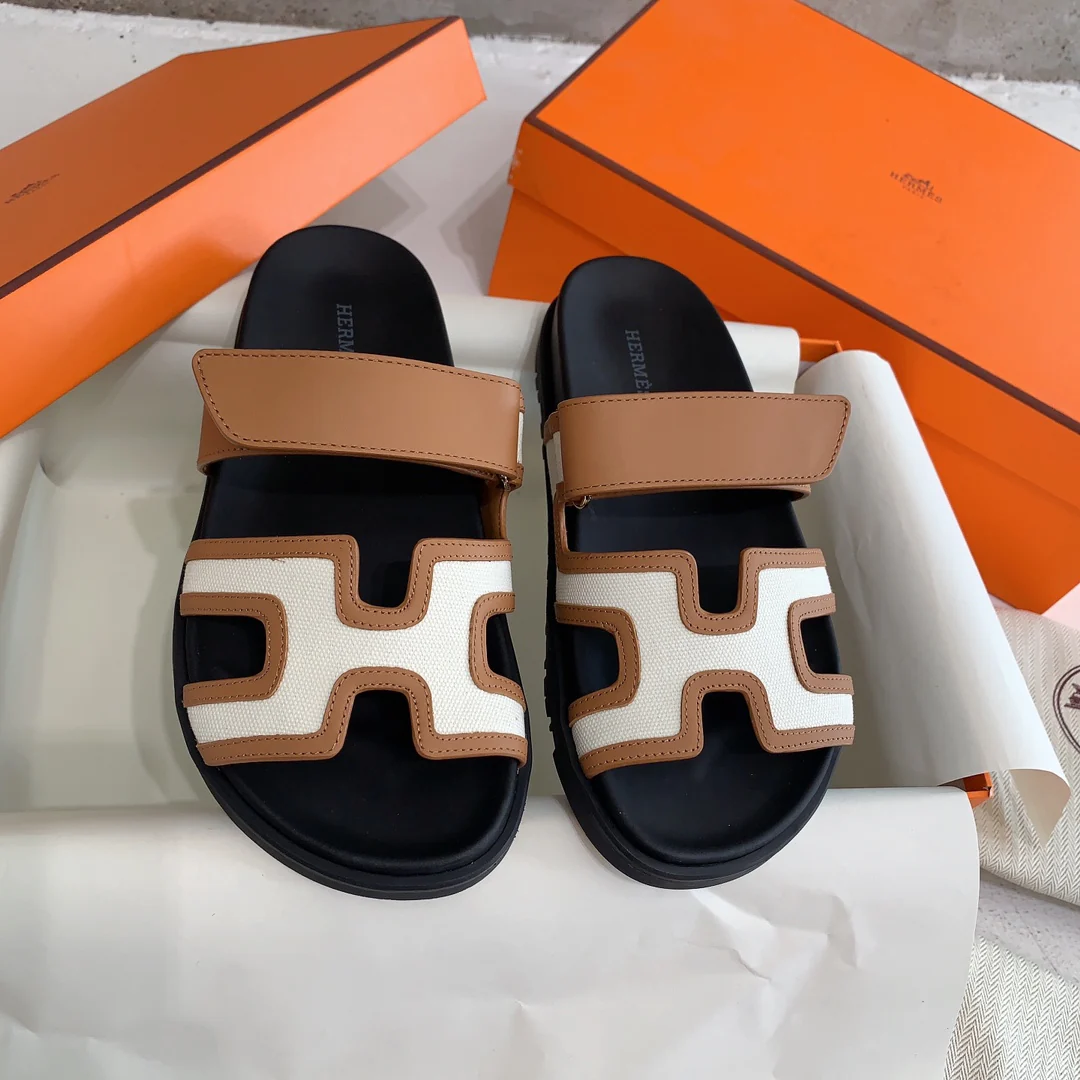 Кожаные тапочки Hermes из шелковистой кожи - верблюжьего цвета.