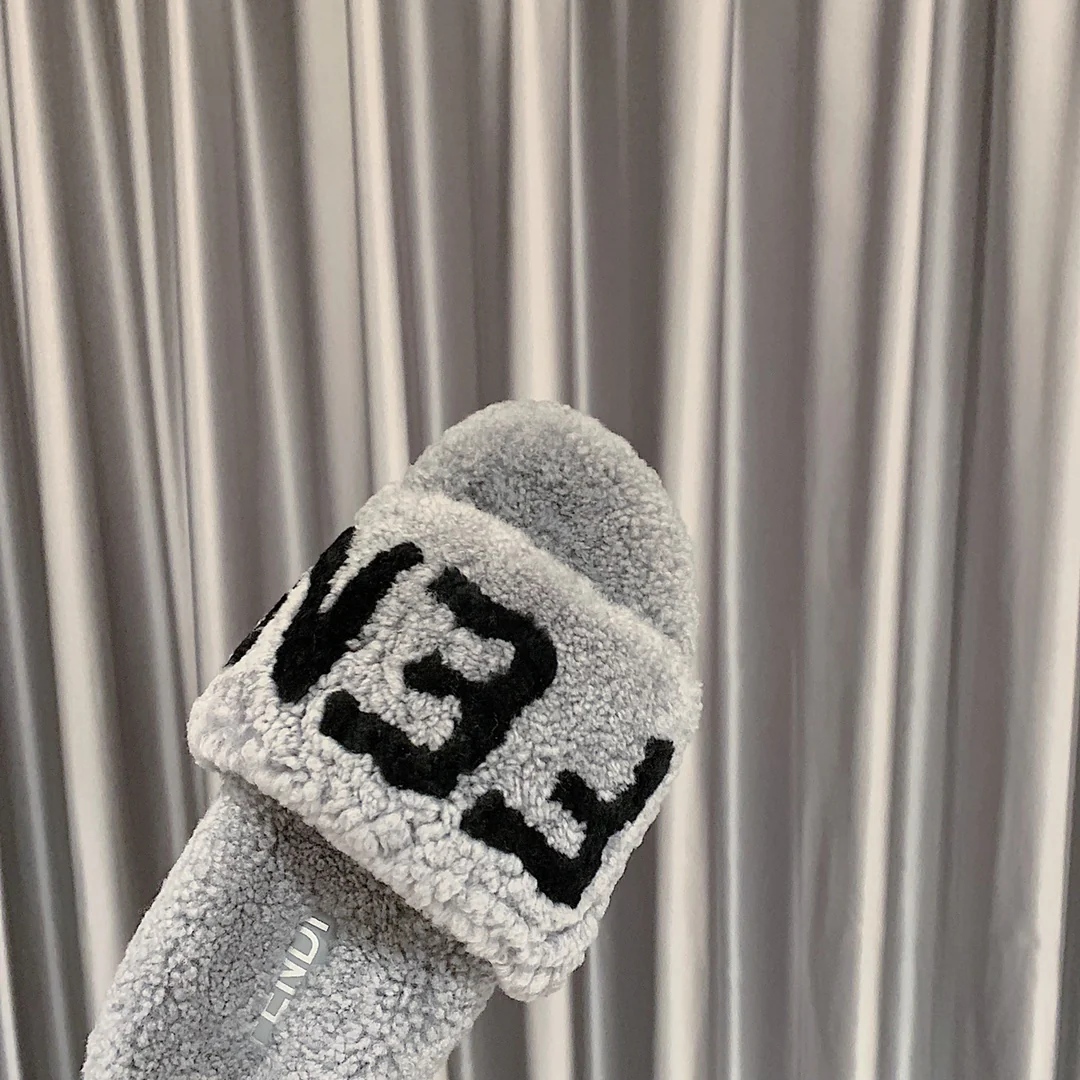 Fendi - Тапочки из овечьей шерсти - Серые