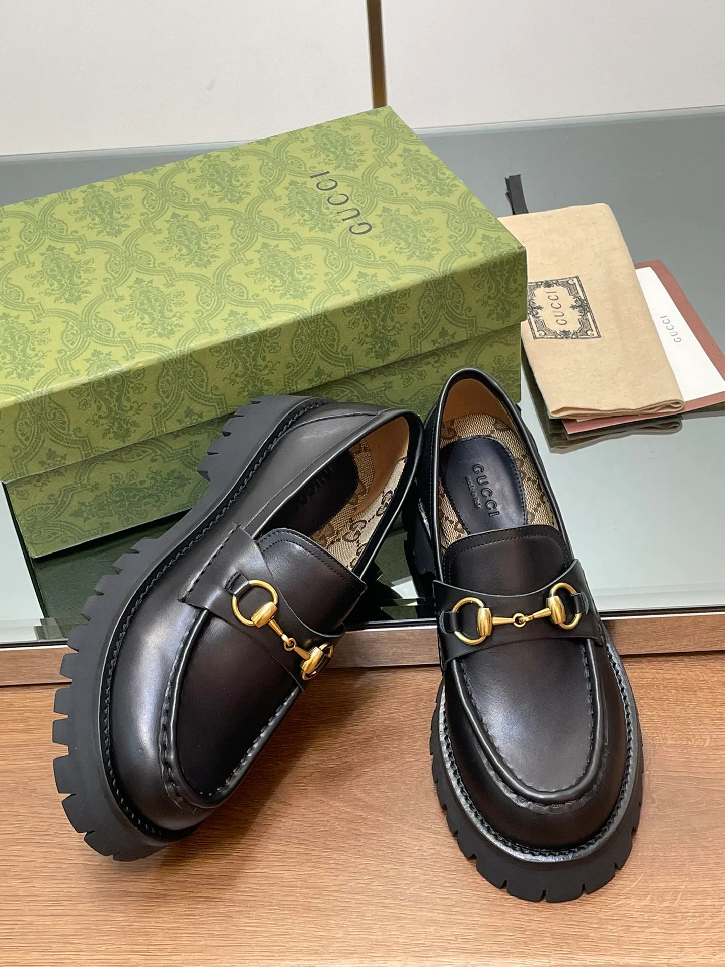 Повседневные туфли на платформе Gucci 2024 - черные