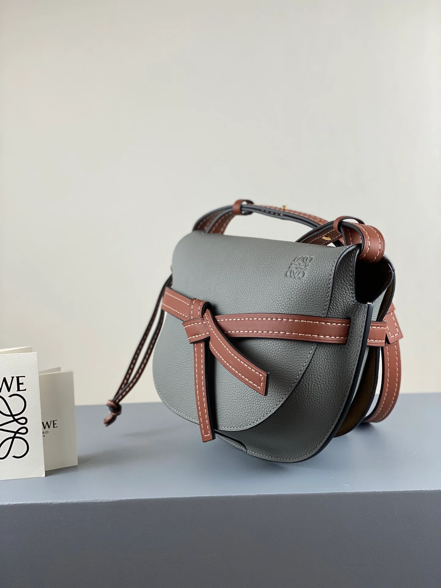 Loewe-gate-small-20x19x11-5-cm-9