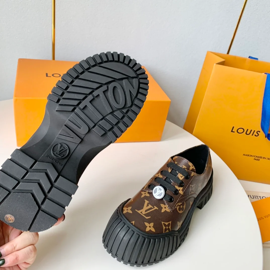 Новинка LV 2023 года - Серия Ruby - Туфли-биде Мэри Джейн в стиле монограммы