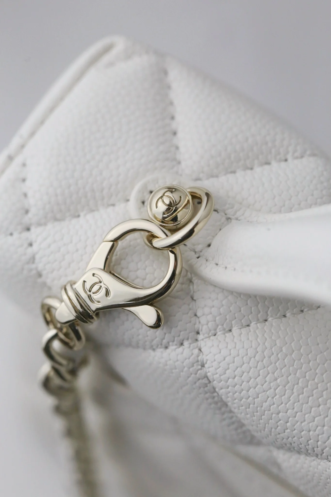 Сумочка Chanel 25p Heart Diamond LP с цепочкой - белая