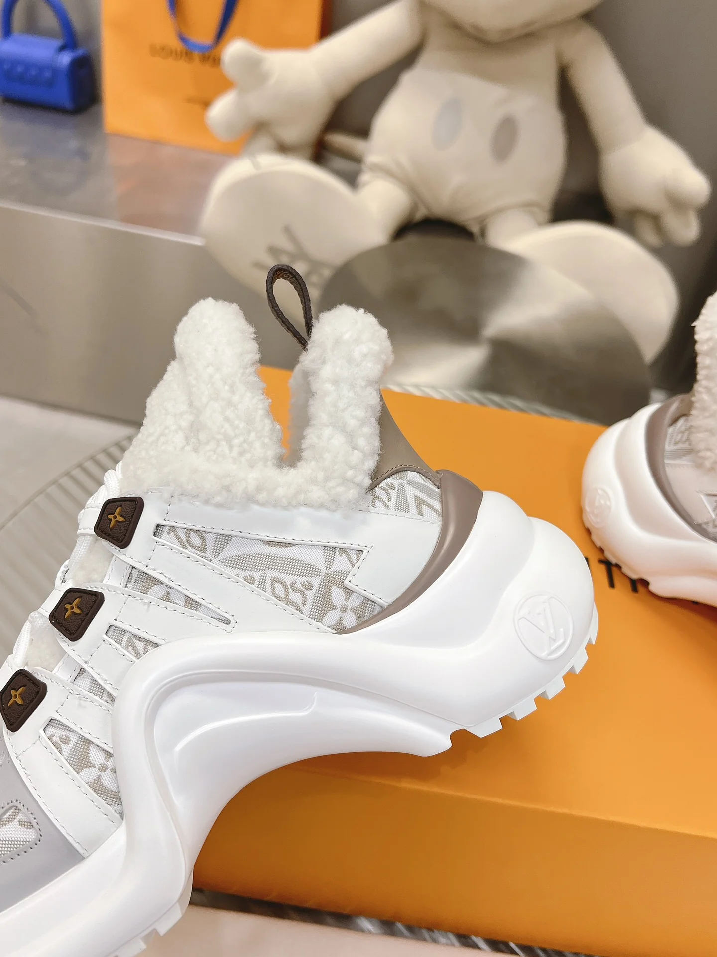 LV - Массивные туфли из шелковой кожи - Бело-серые