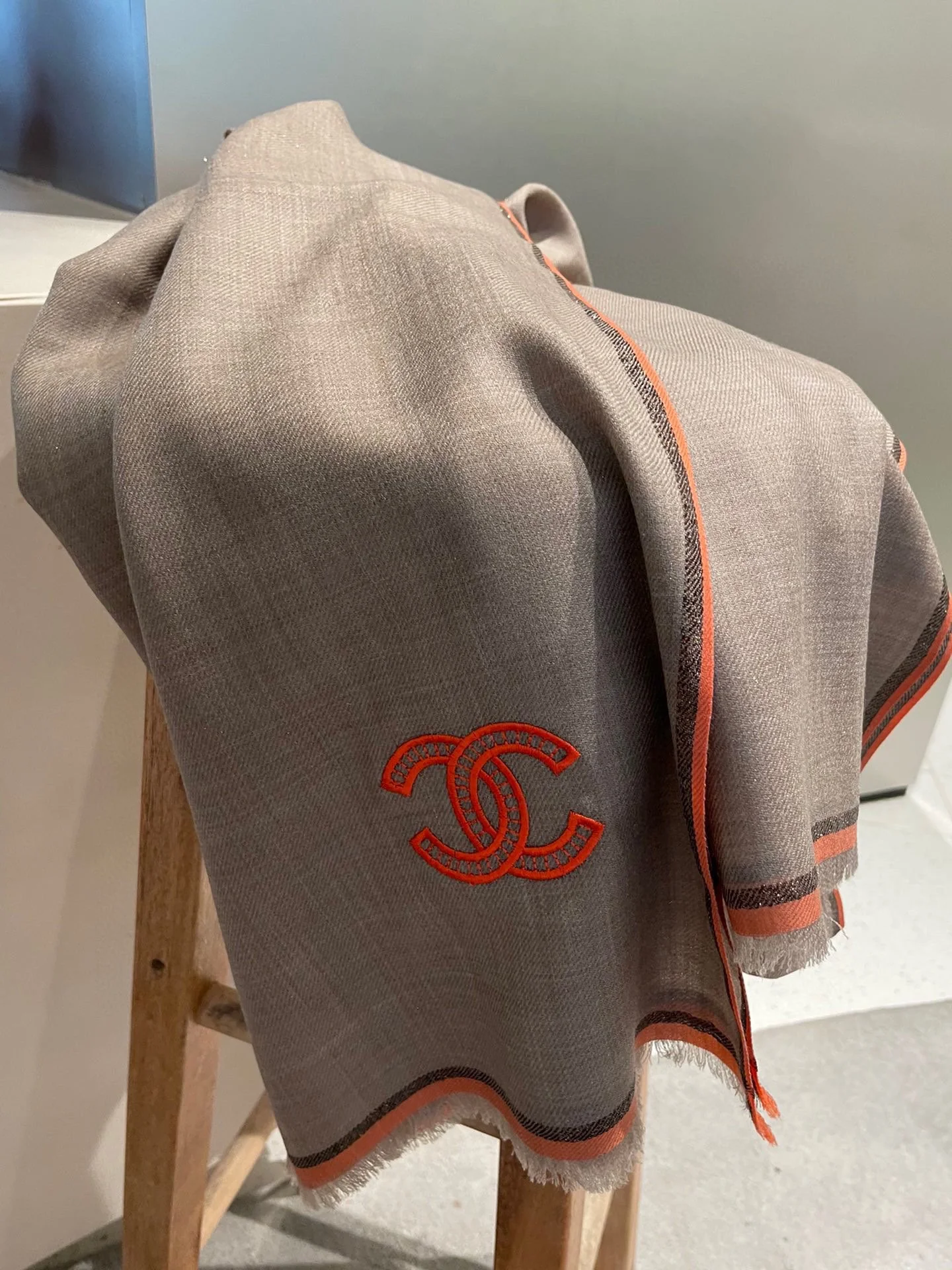 Шарф Chanel с металлизированной нитью - 90-200 см - Кашемир Кашмир Хайленд - Темно-серый