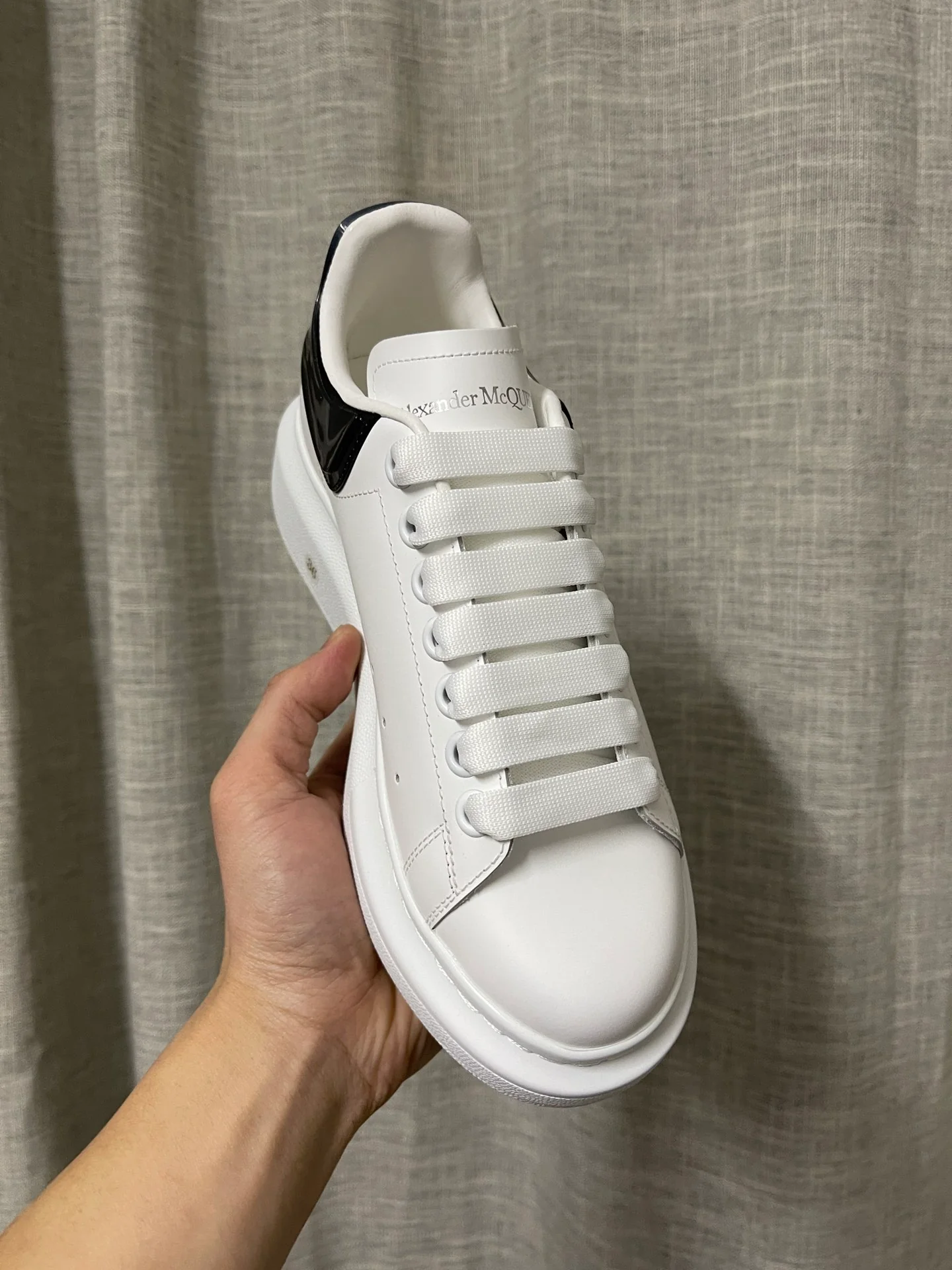 Классические белые кроссовки McQueen - унисекс - черные с мягким каблуком - премиум-издание