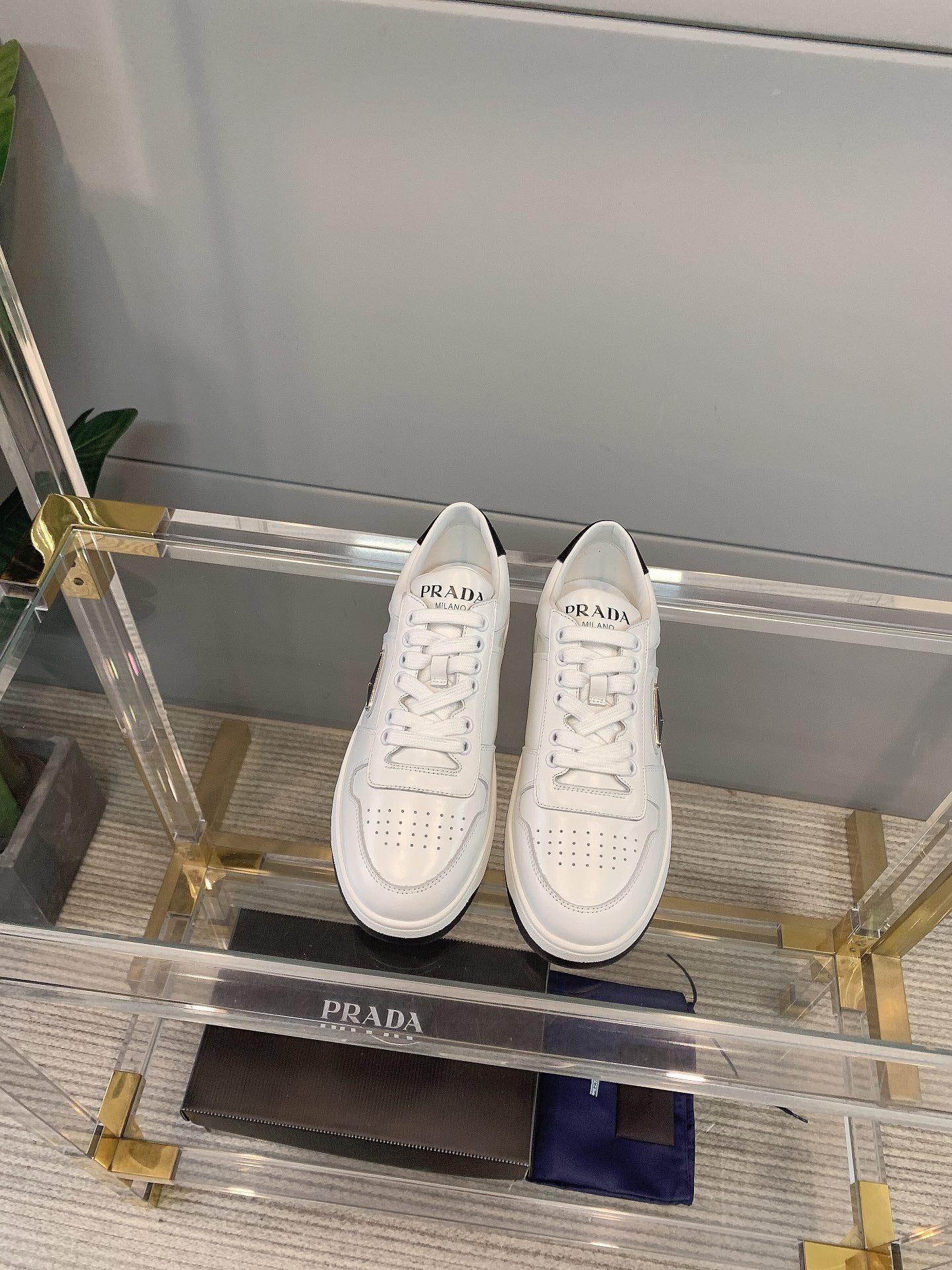 Prada - Белые кроссовки - Повседневная обувь