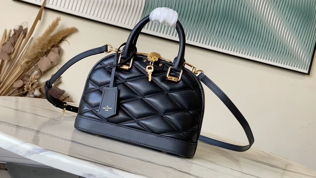 m23666-LV-nicolas-ghesquiere-shell bag-black