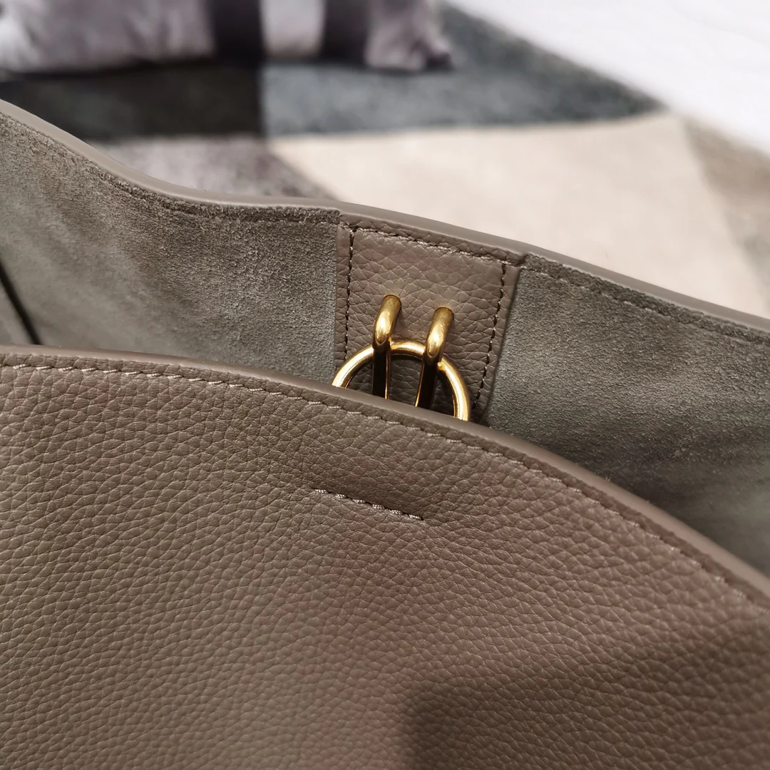 Celine-suau-sangle-large-grey