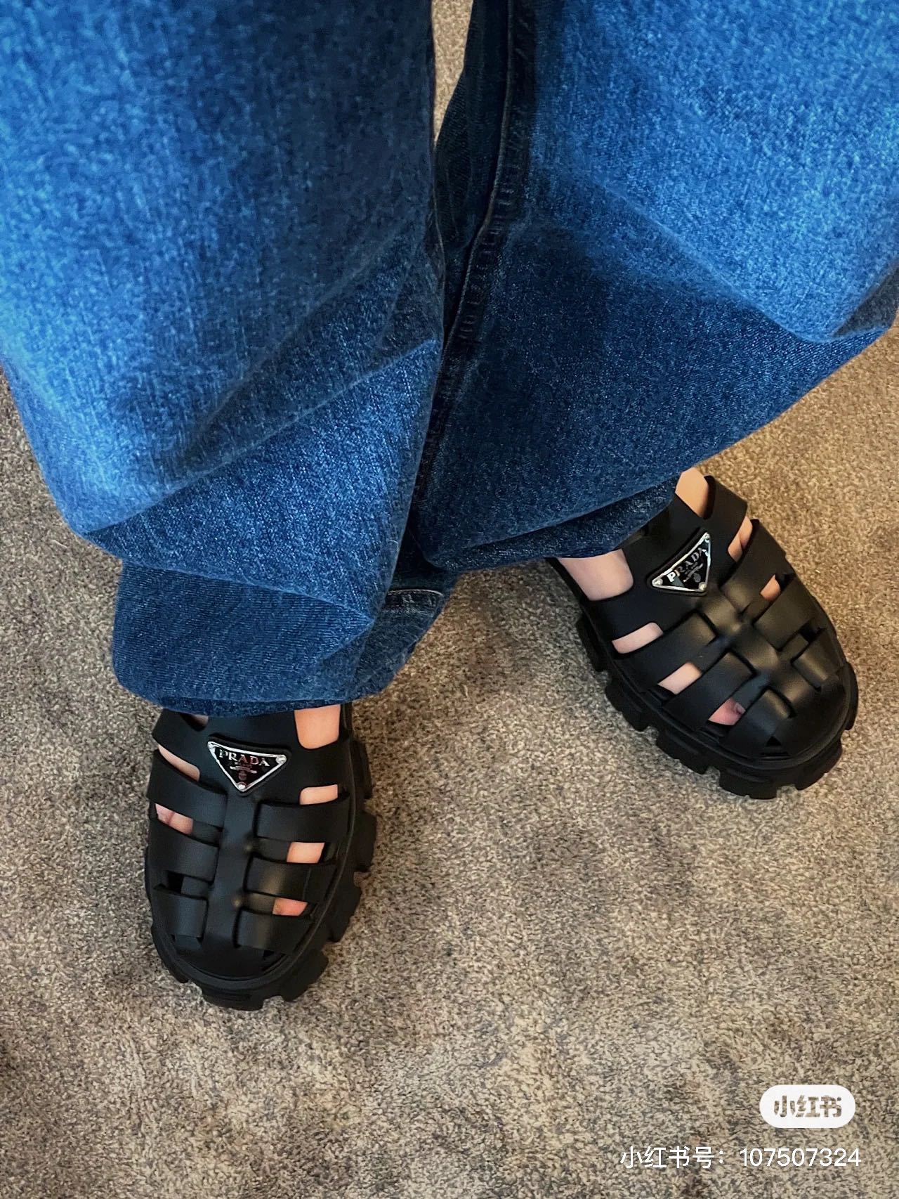 Prada - Сандалии на задней подошве