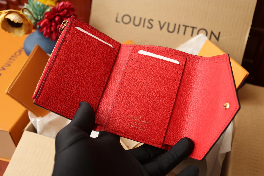 LV-m64060-Короткий трехсекционный кошелек - Огненно-красный