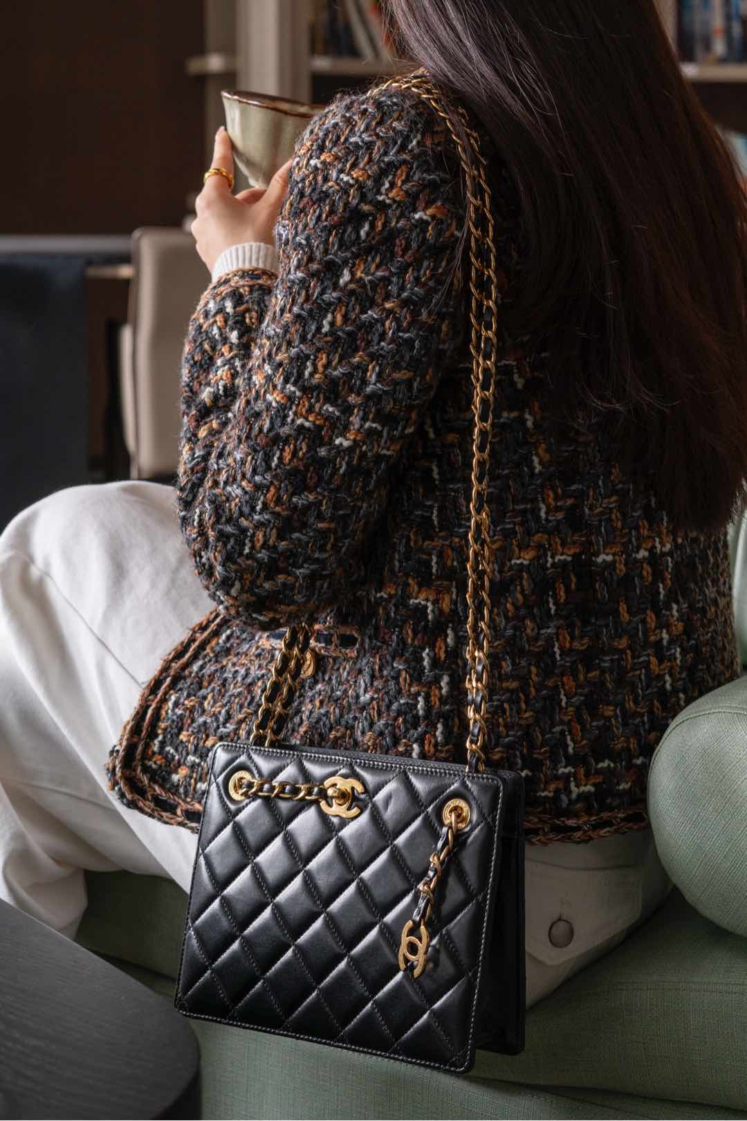 Черная квадратная сумочка на цепочке для вечерних мероприятий