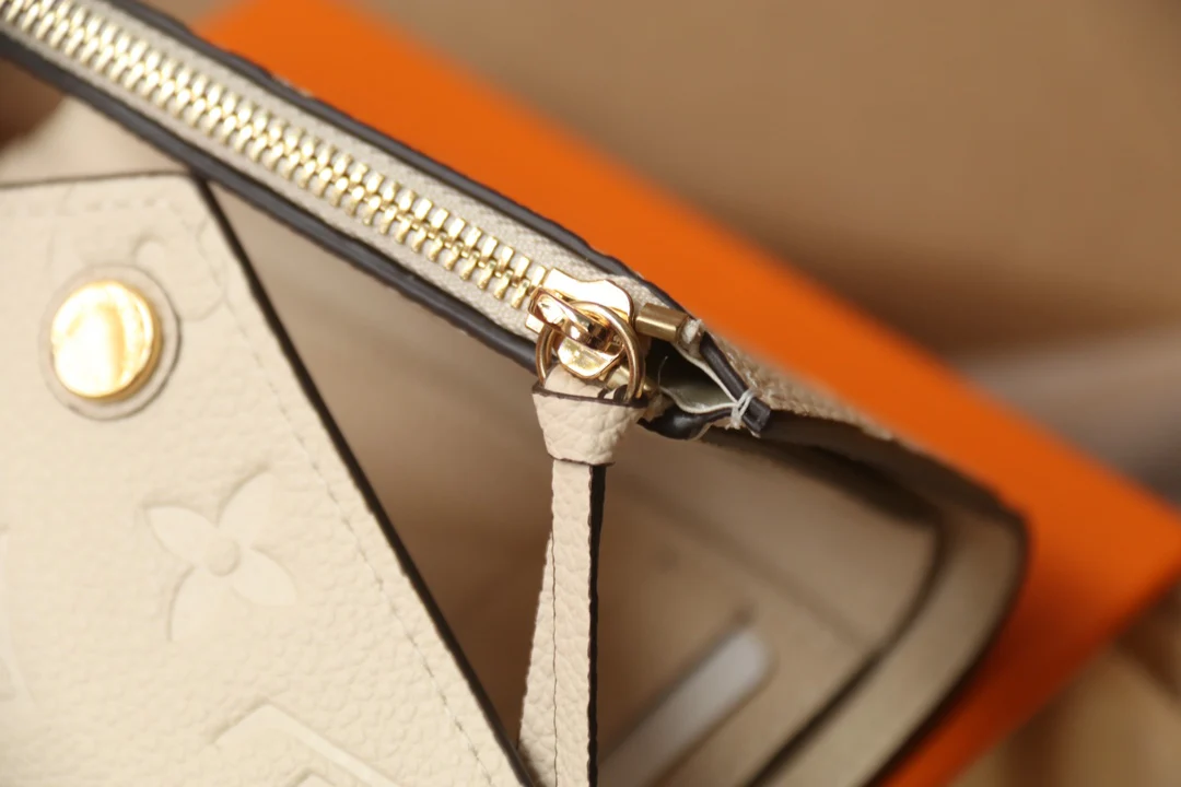 LV-m64060-Короткий трехсекционный кошелек-Белый