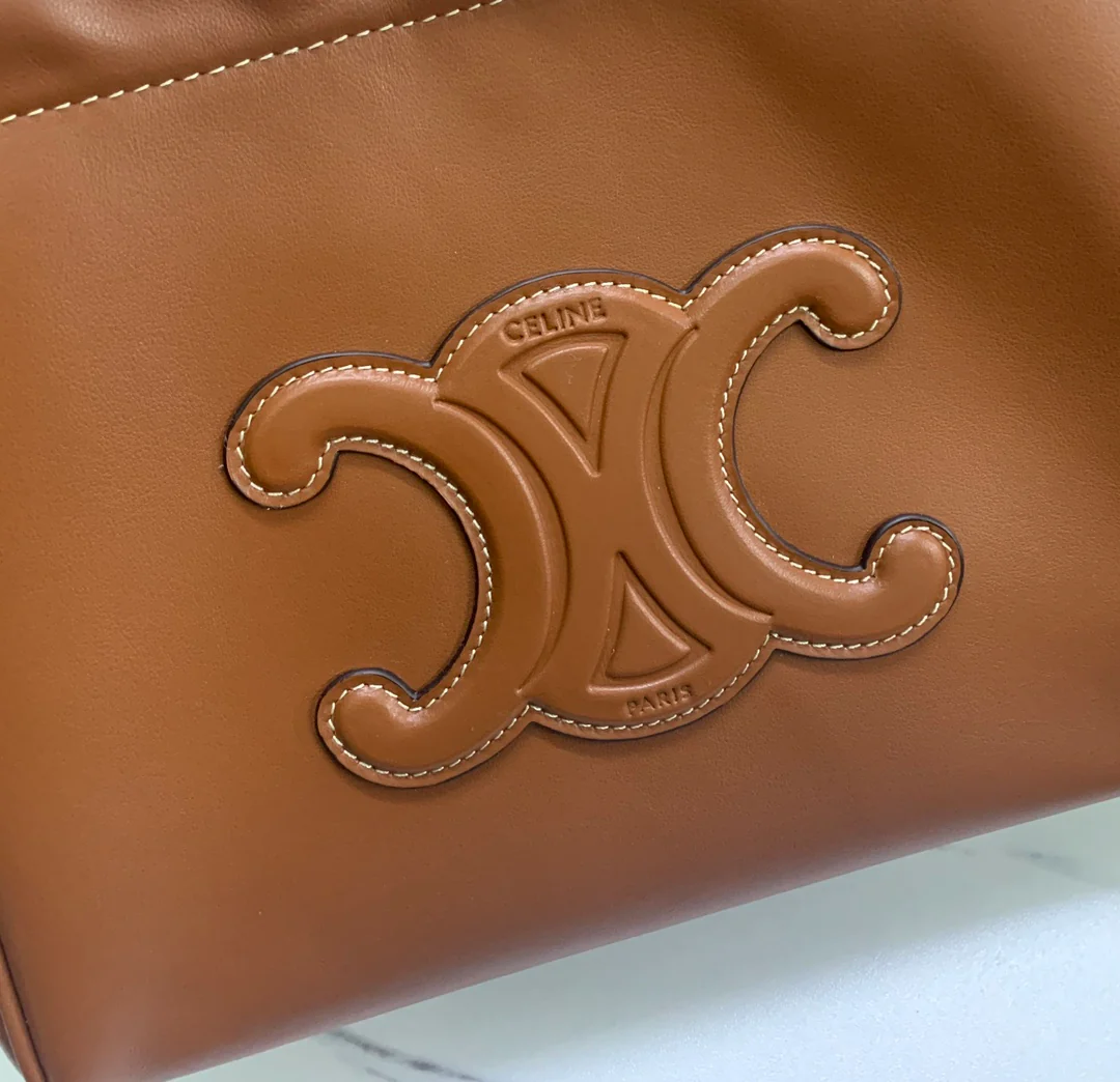 Сумка Celine Cabas Triomphe из гладкой кожи с завязками — коричневая — маленькая