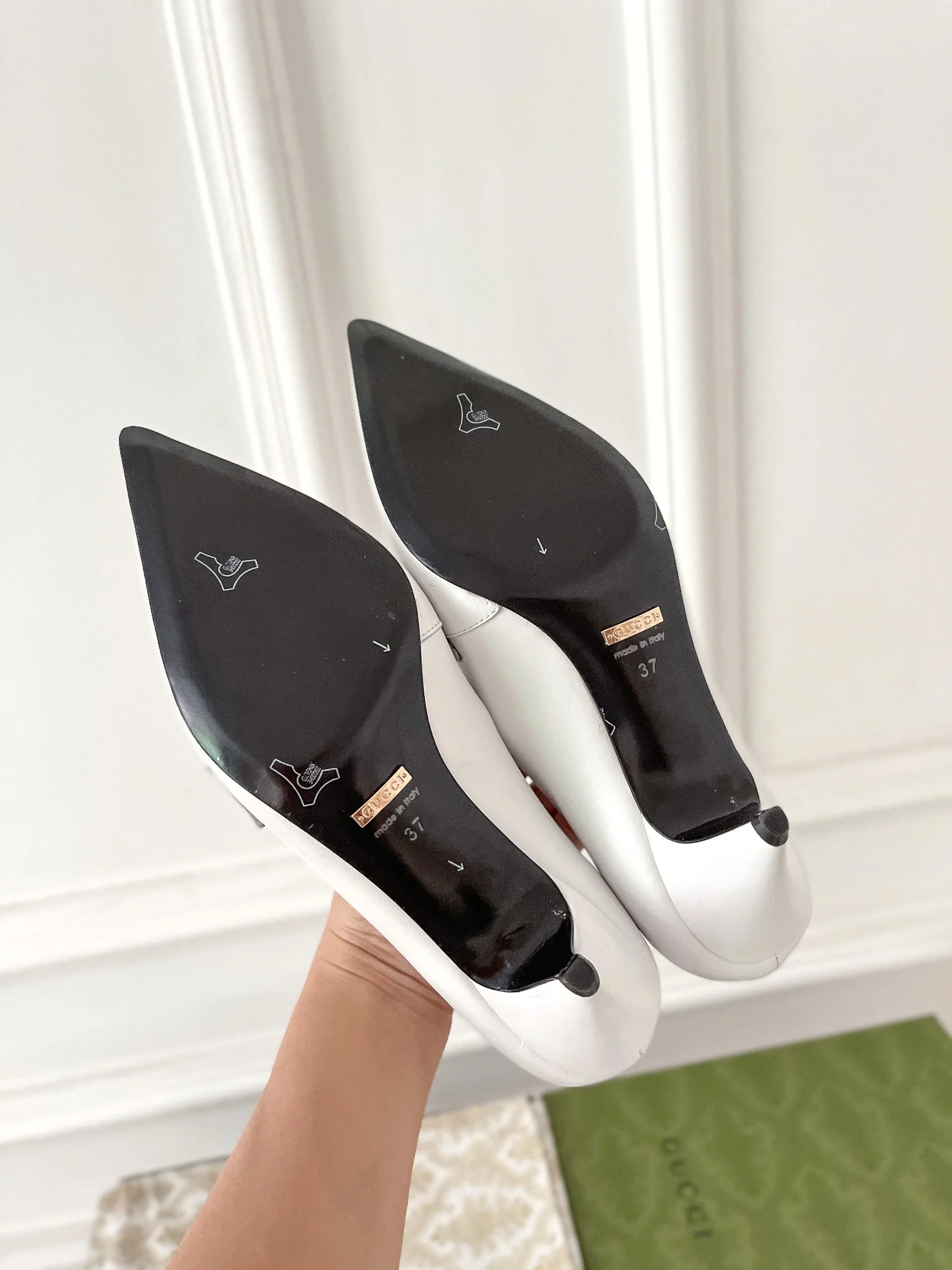 Туфли Gucci с острым носком на низком каблуке