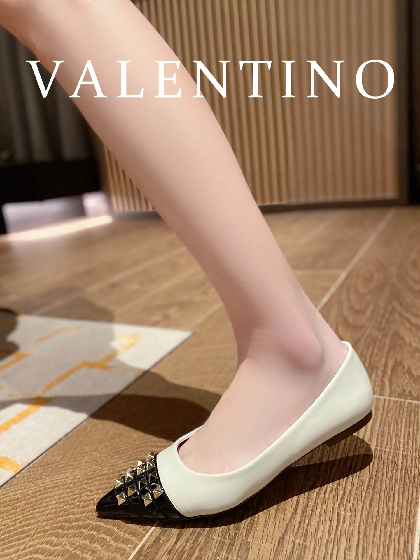 Valentino - Белые балетки с острым носком
