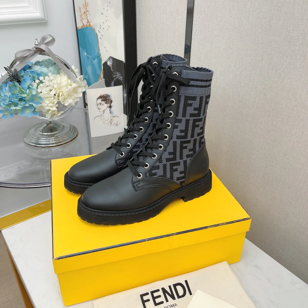 Новинка сезона осень/зима 2022 от Fendi - Ботинки Martin - 1