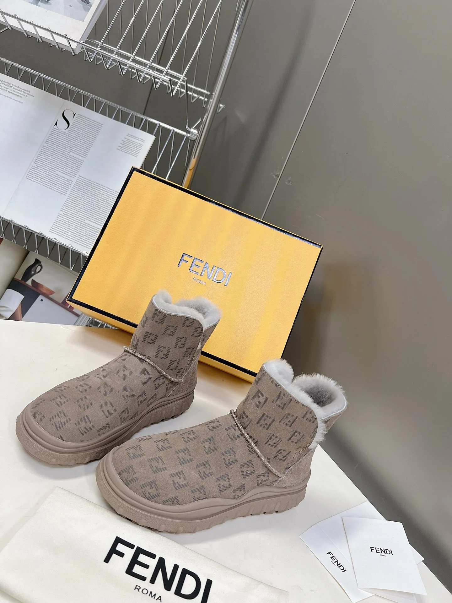 Ботильоны Fendi 22ss All-Letter Ankle Boots - серые