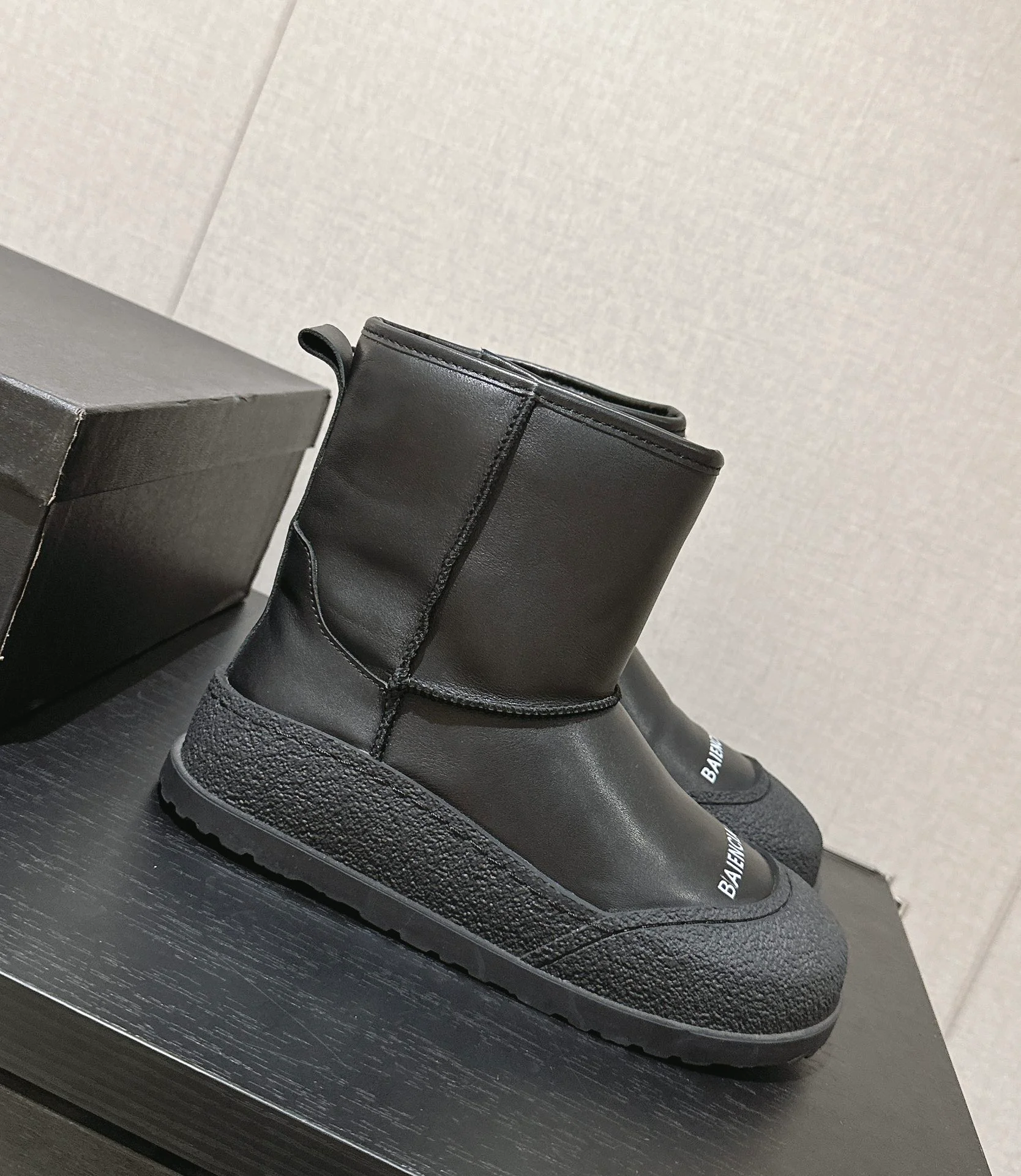 Шерстяные зимние сапоги Balenciaga 2024 - черные