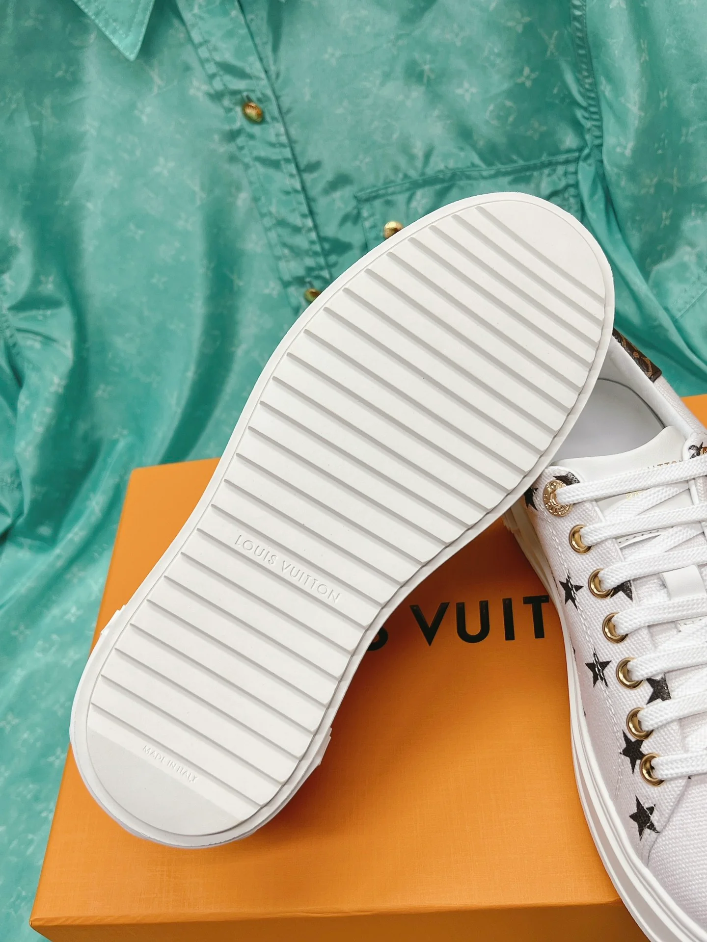 LV-Vuitton-Yayoi Kusama-Classic White Sneakers-White