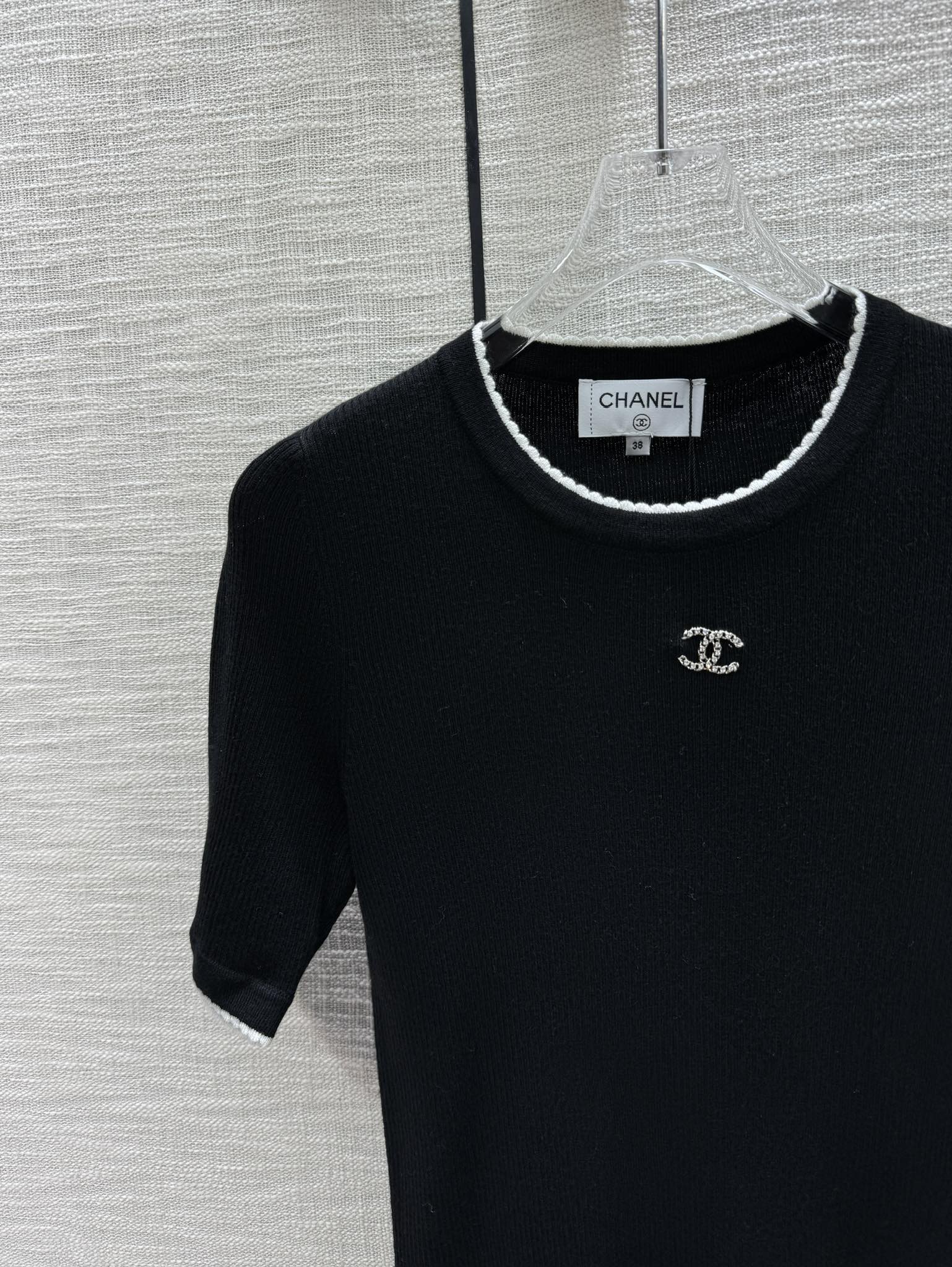 Chanel 2404 - Вязаный топ с короткими рукавами и контрастным вырезом - Черный