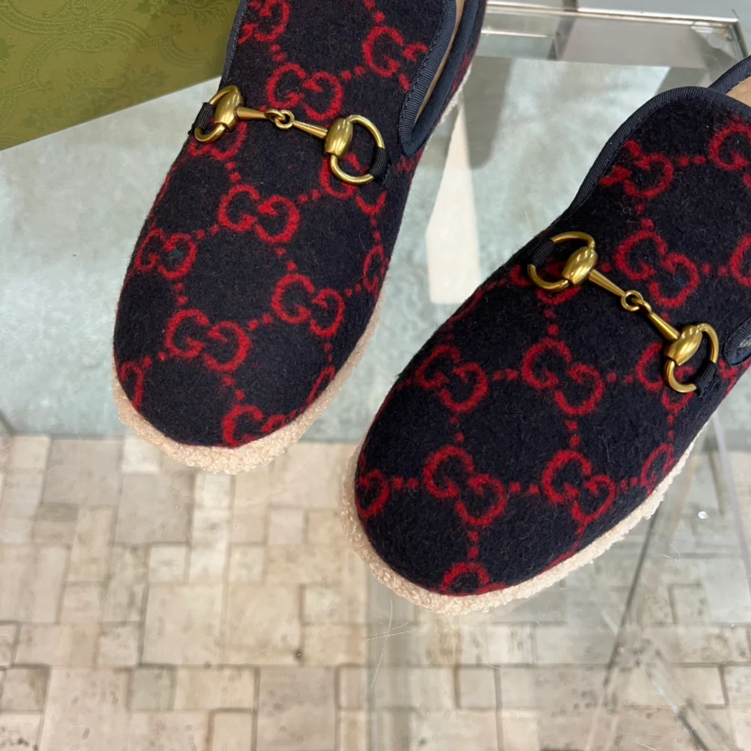 Новинка сезона осень/зима 2022 от Gucci - Теплые пушистые балетки - Черные