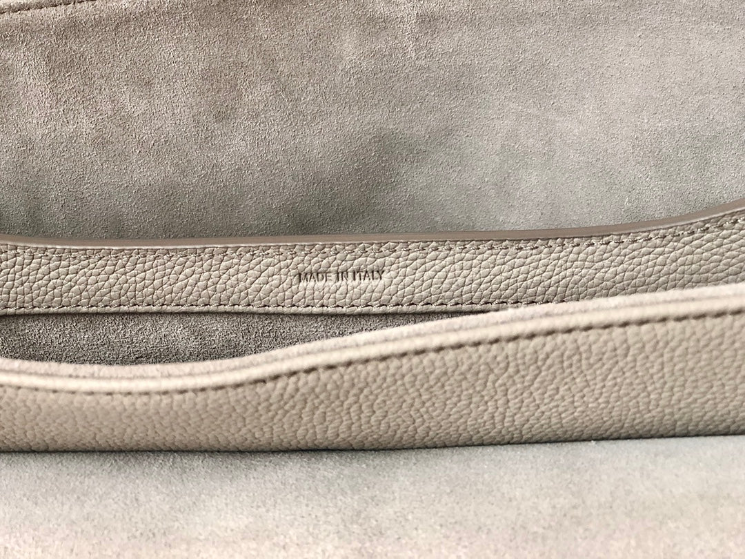 Сумка Celine Soft 16 из зернистой кожи средней толщины