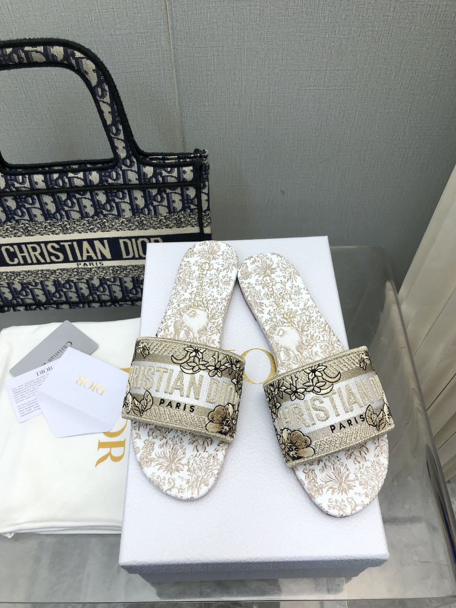 Тапочки Dior 2024 с цветочной вышивкой - кофейно-коричневый