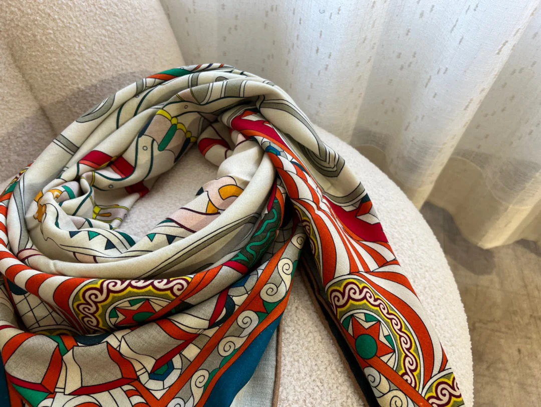 Шелковый шарф Hermes 140 см - 1 шт.